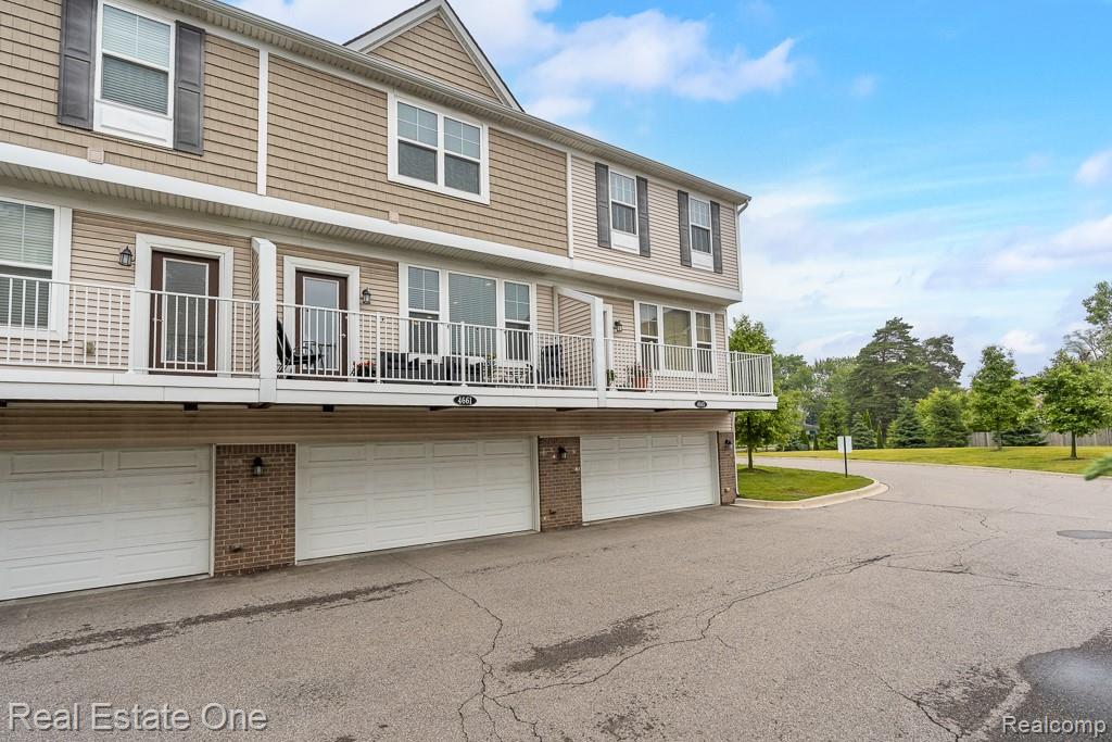 4661 BRADLEY Circle