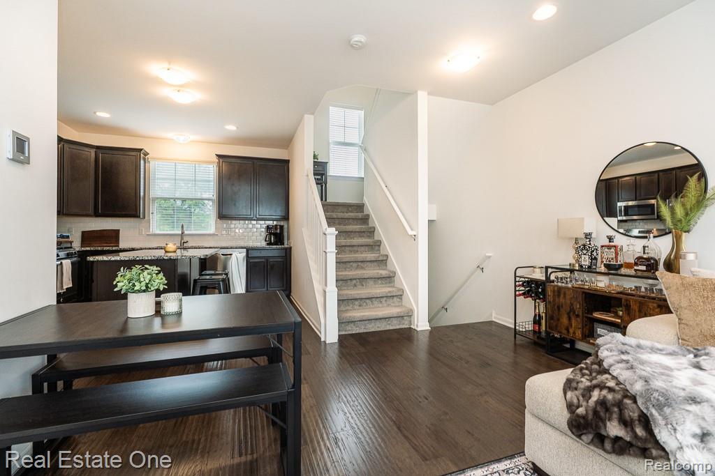 4661 BRADLEY Circle