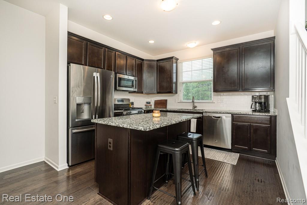 4661 BRADLEY Circle