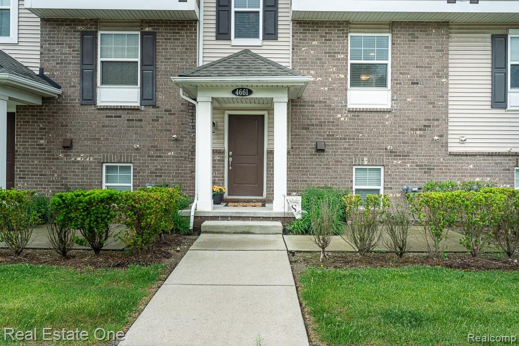 4661 BRADLEY Circle