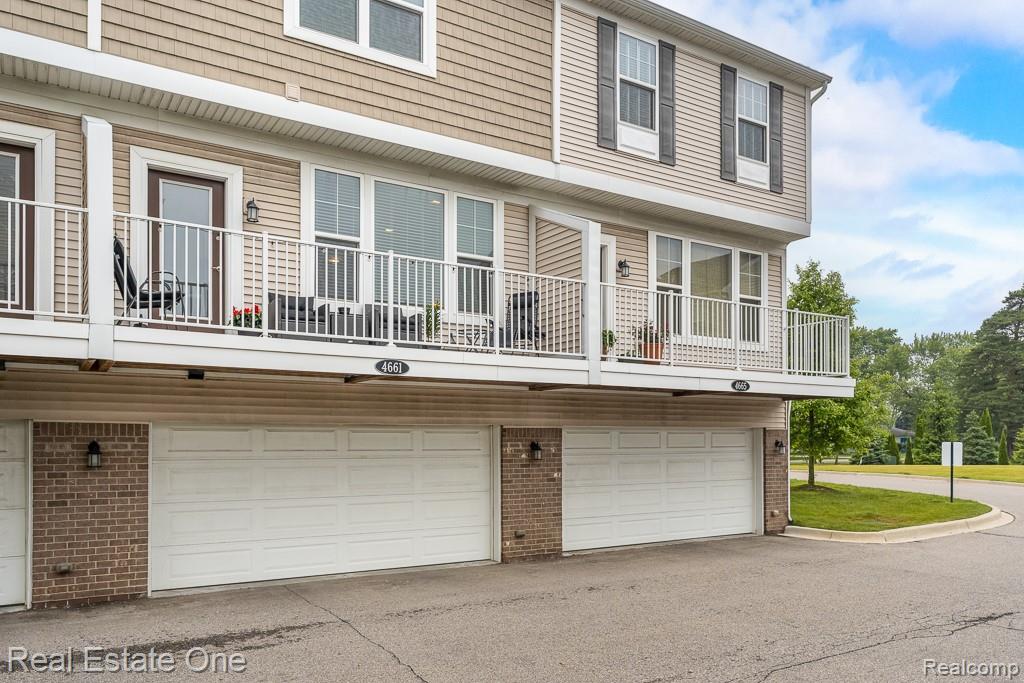 4661 BRADLEY Circle