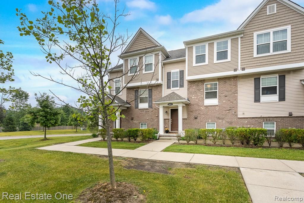 4661 BRADLEY Circle