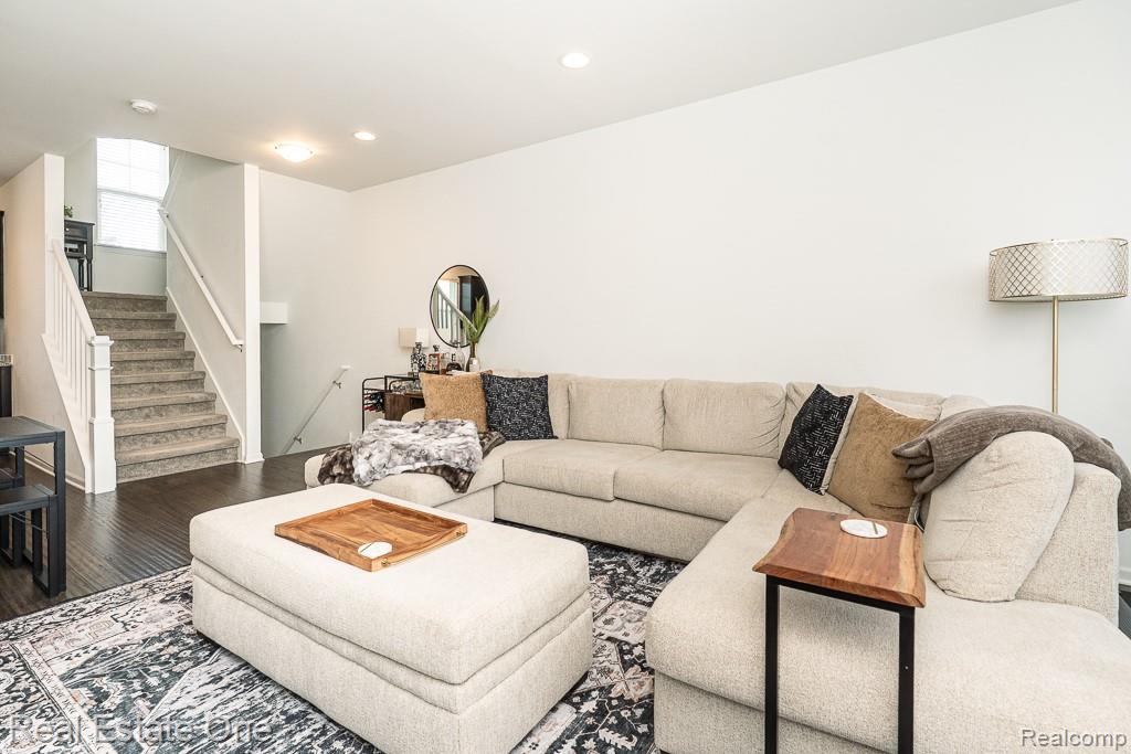 4661 BRADLEY Circle