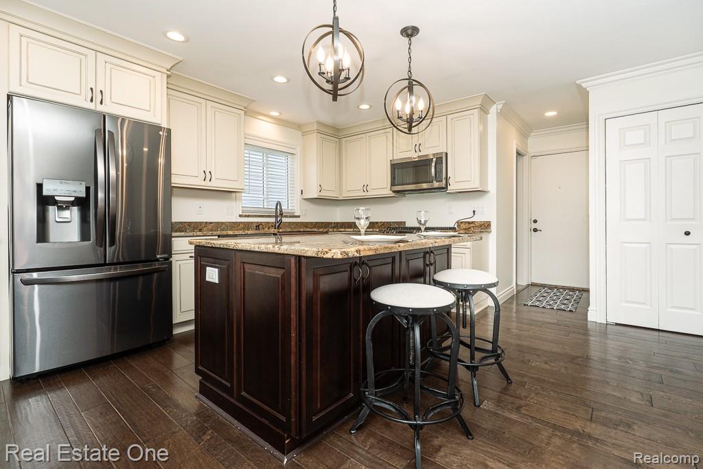 914 Dressler Lane
