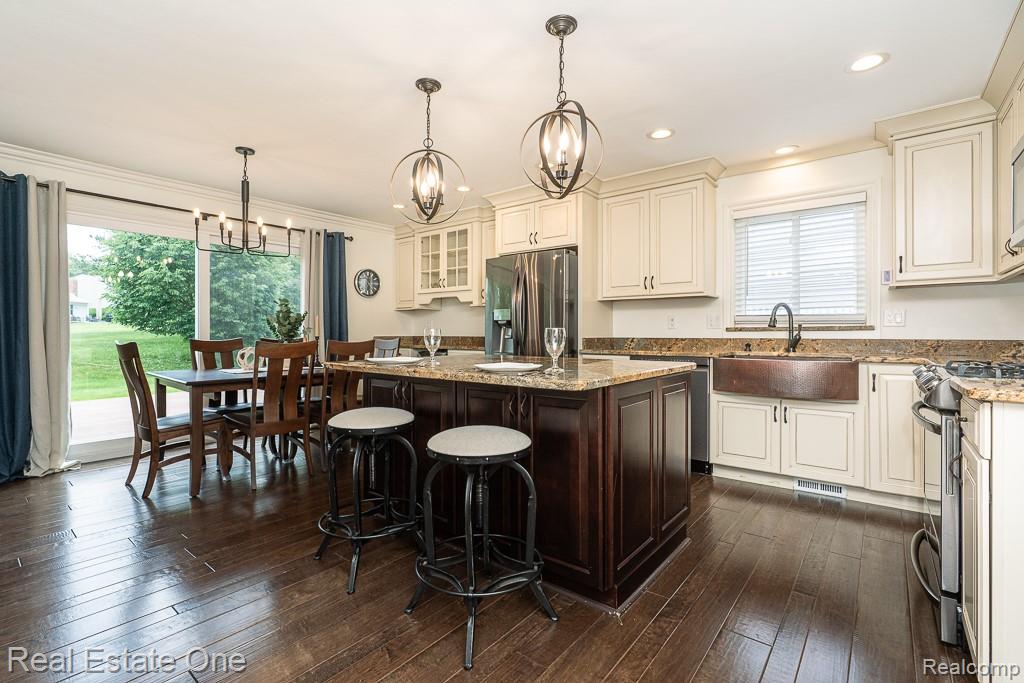 914 Dressler Lane
