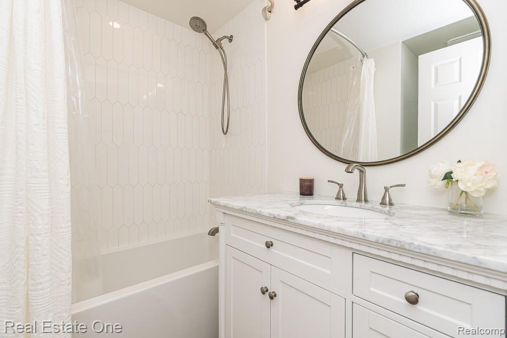 914 Dressler Lane