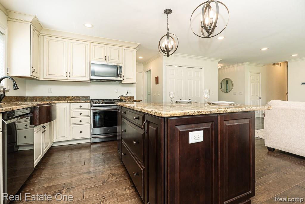 914 Dressler Lane