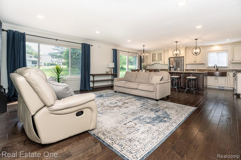 914 Dressler Lane