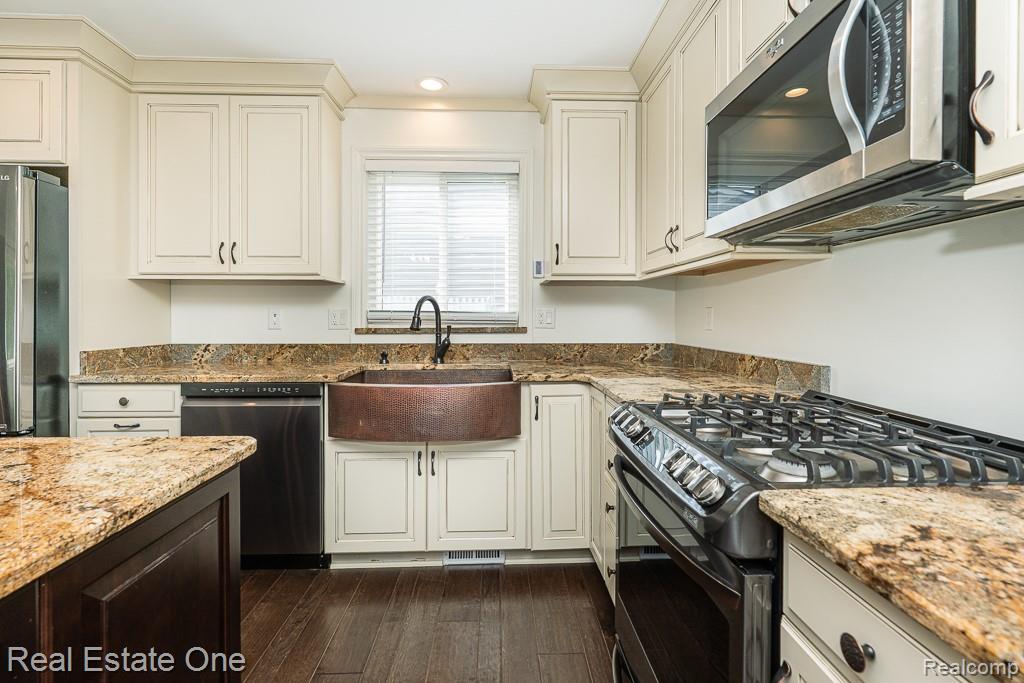 914 Dressler Lane
