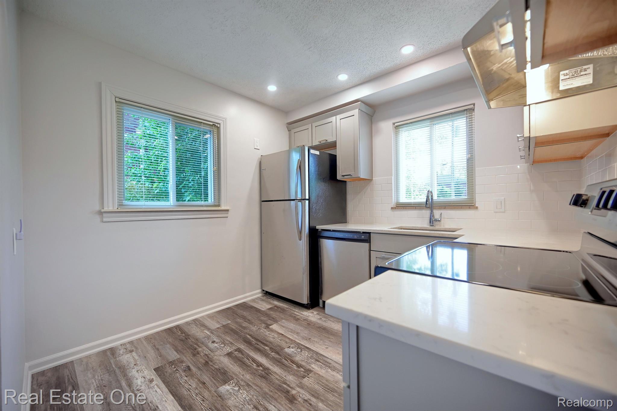 2707 OLIVER Road