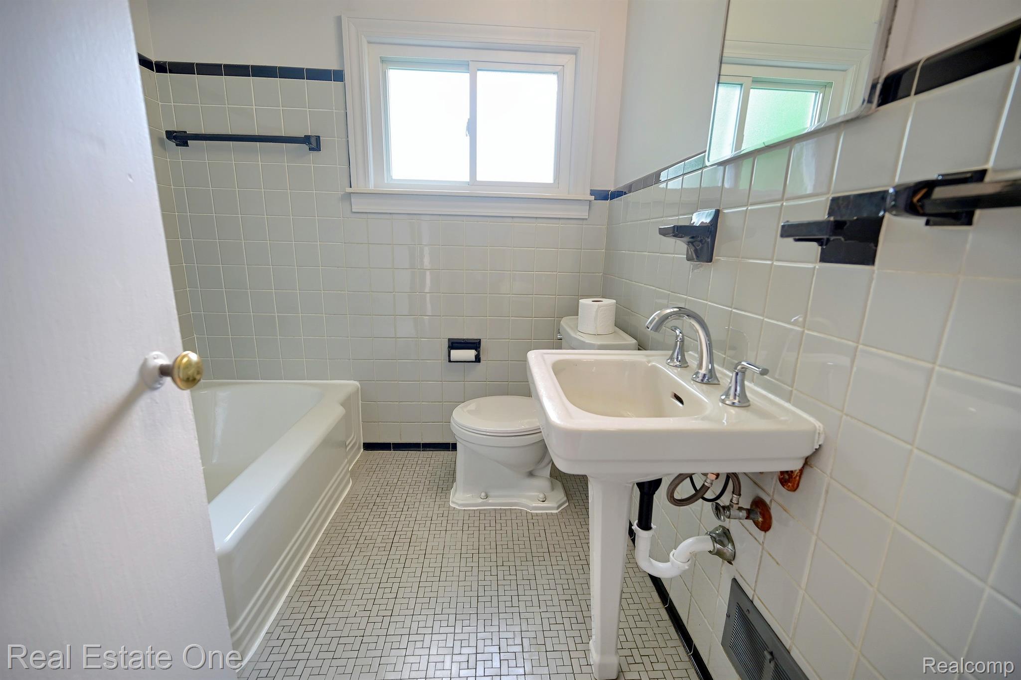 2707 OLIVER Road