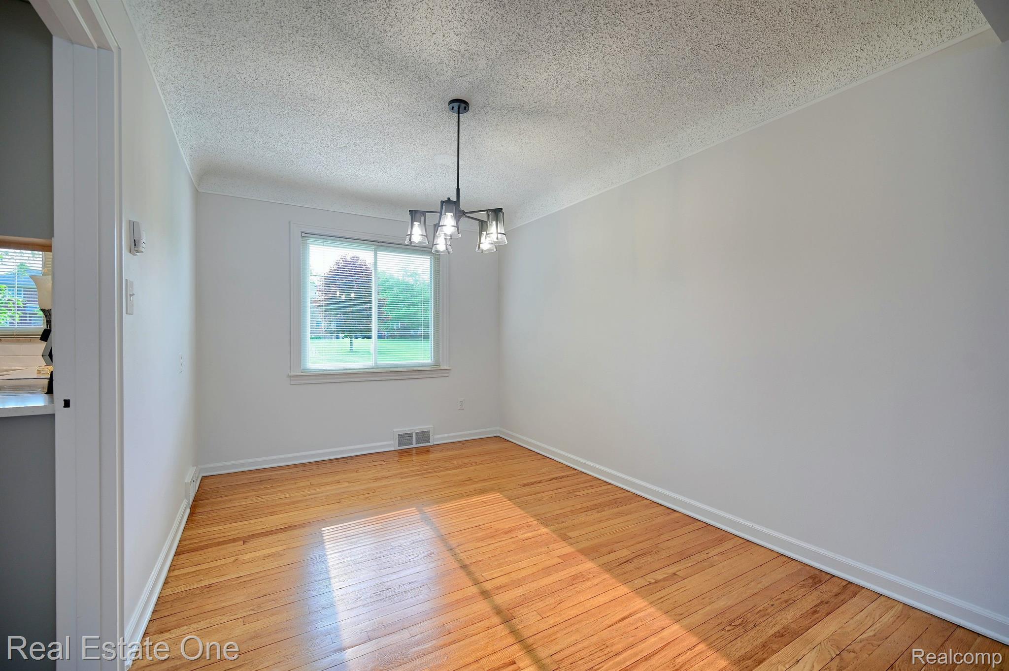 2707 OLIVER Road