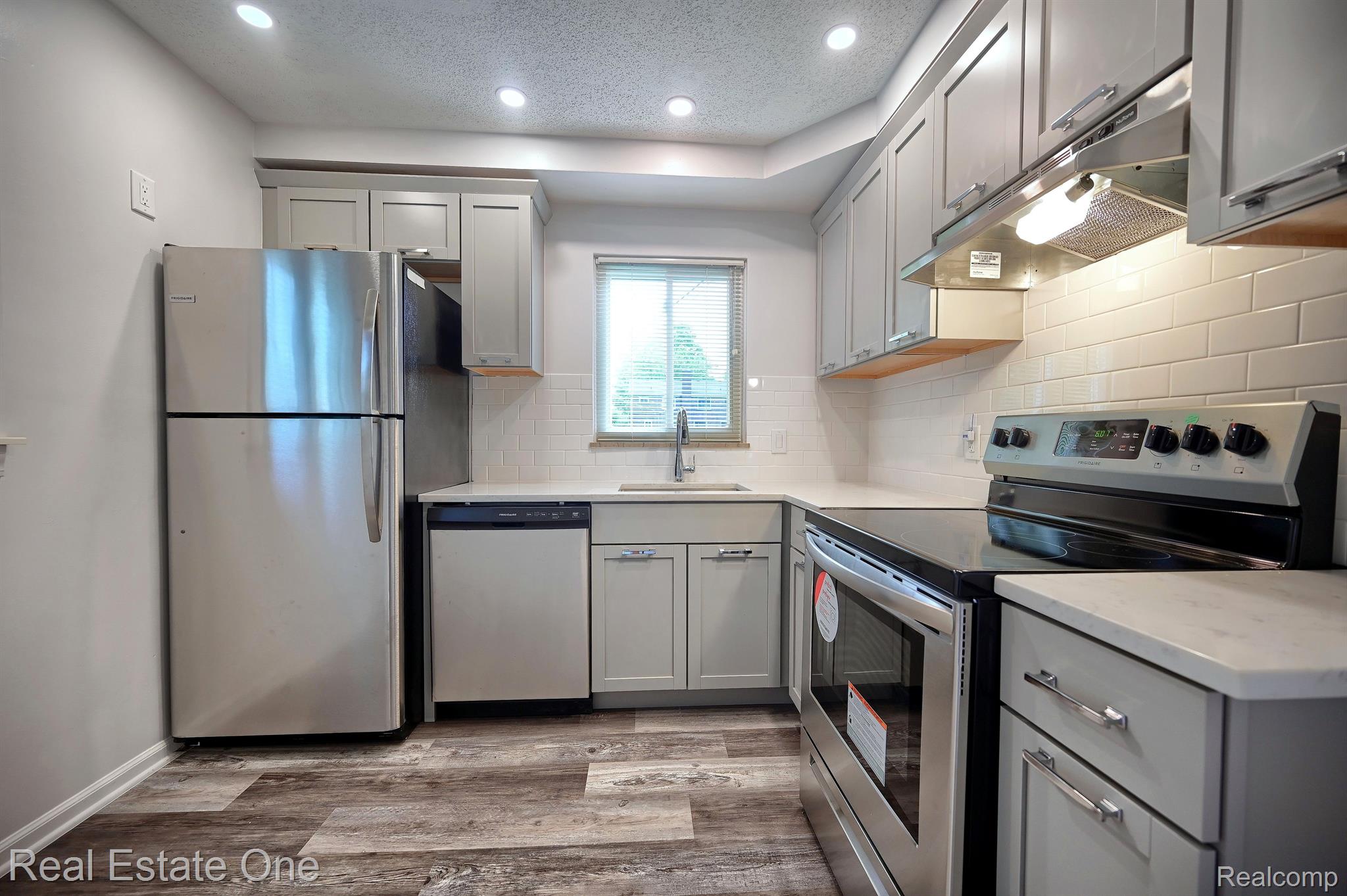 2707 OLIVER Road