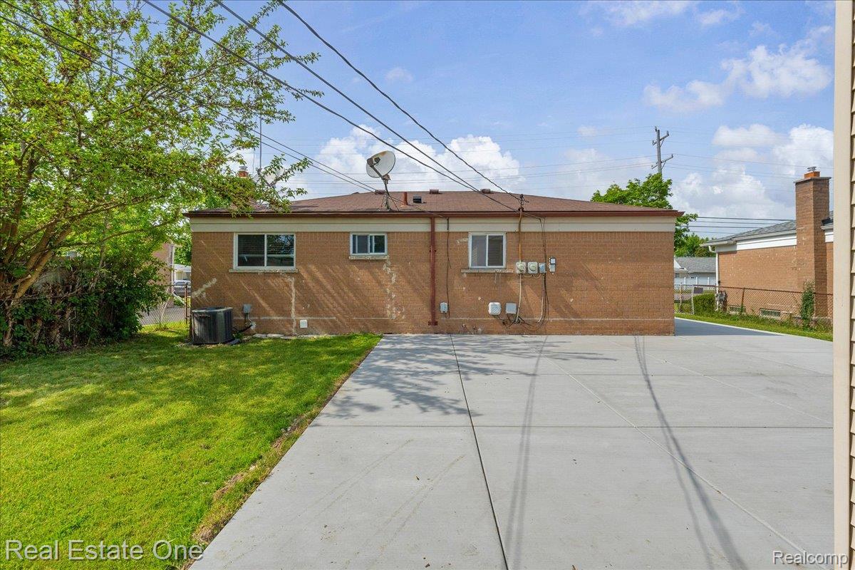 3218 E 14 Mile Road