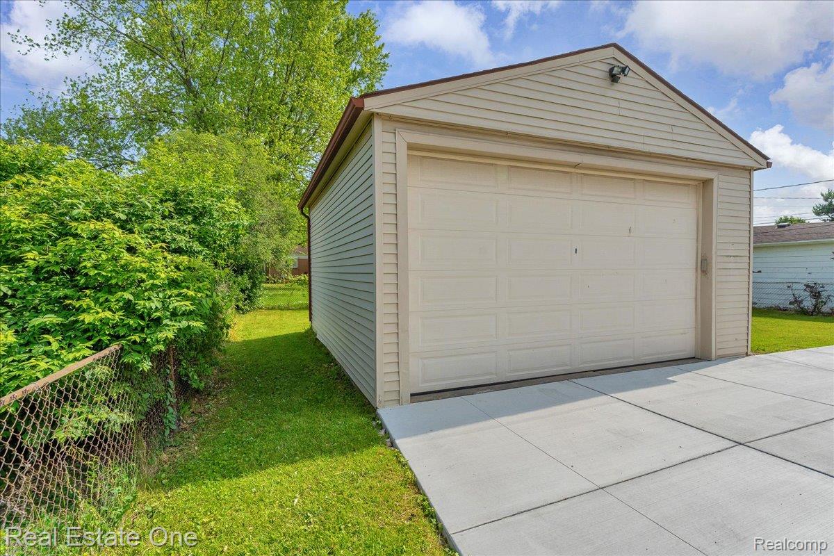 3218 E 14 Mile Road