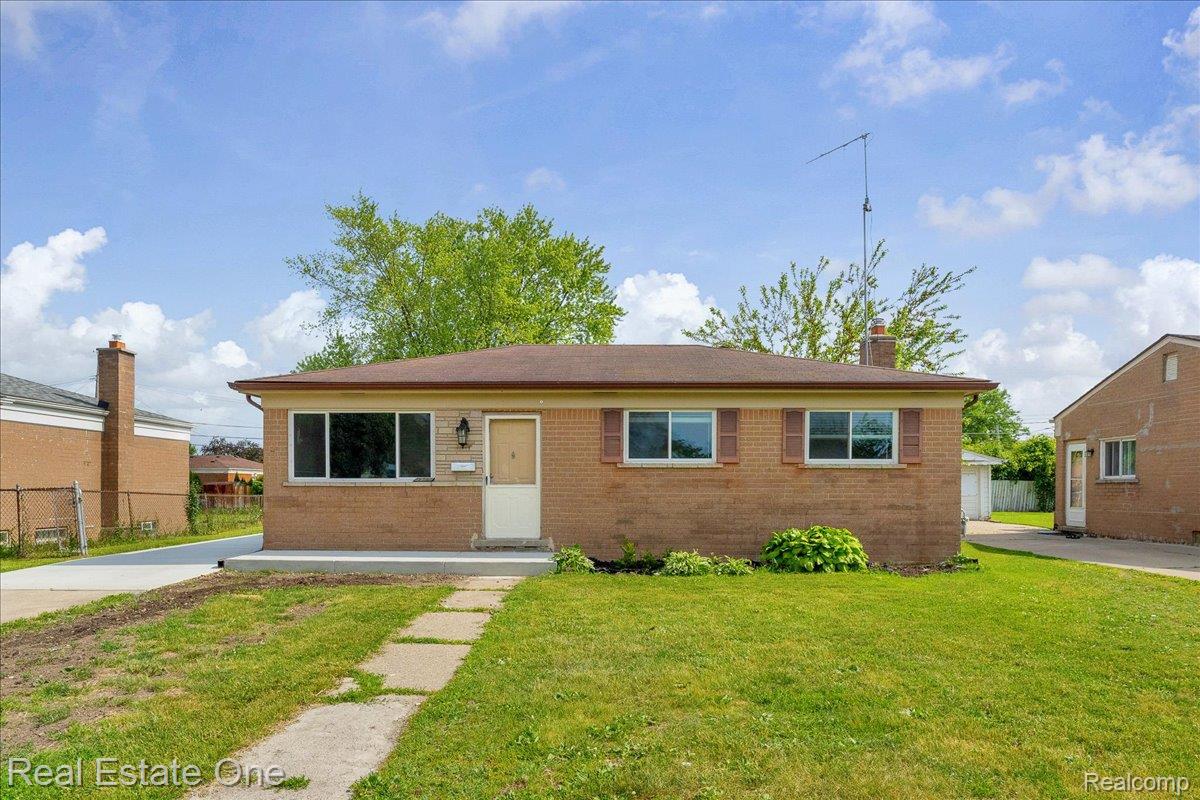3218 E 14 Mile Road