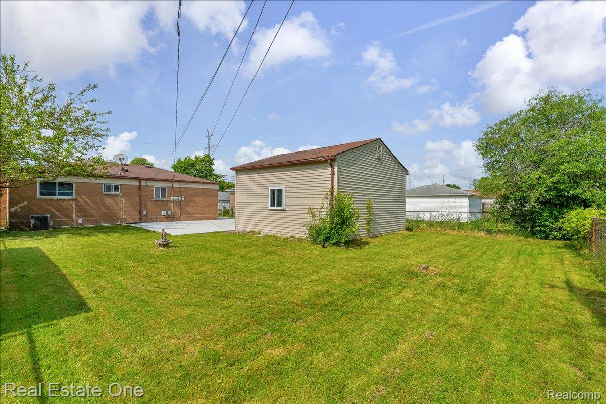 3218 E 14 Mile Road