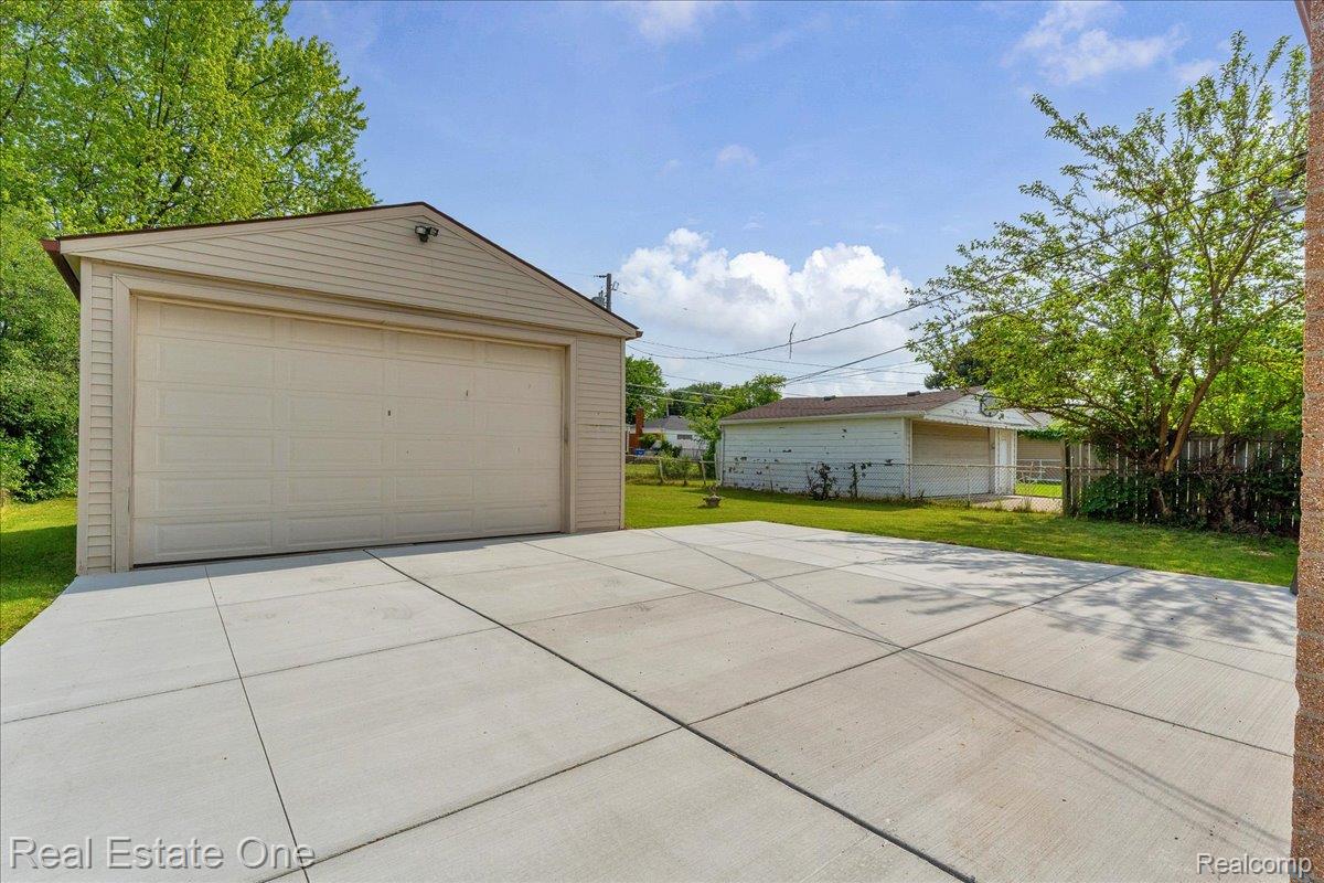 3218 E 14 Mile Road