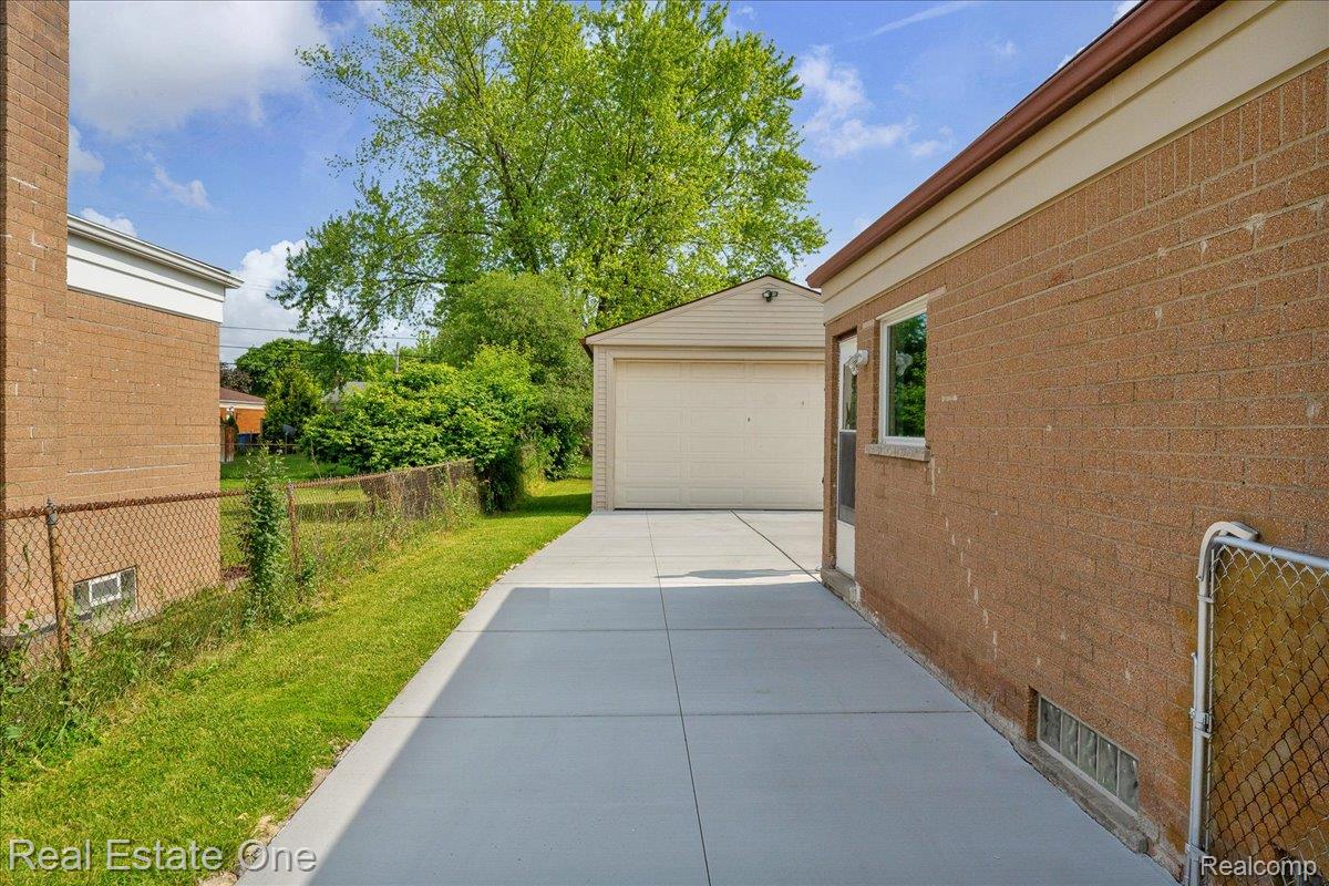 3218 E 14 Mile Road