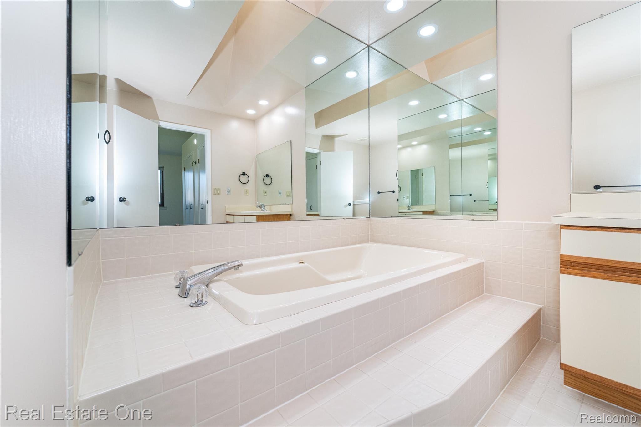 6250 Potomac Circle Unit: 27