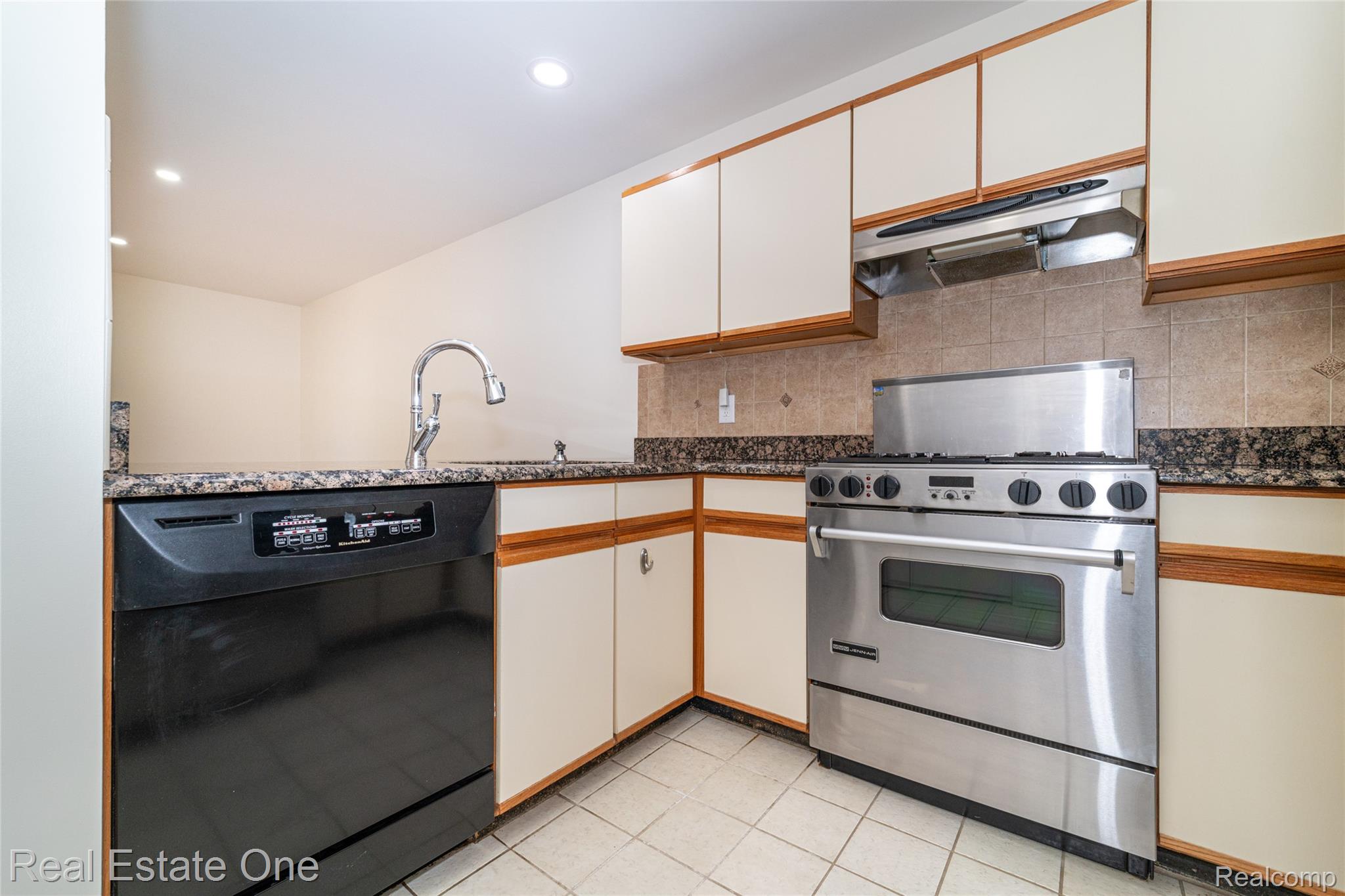 6250 Potomac Circle Unit: 27