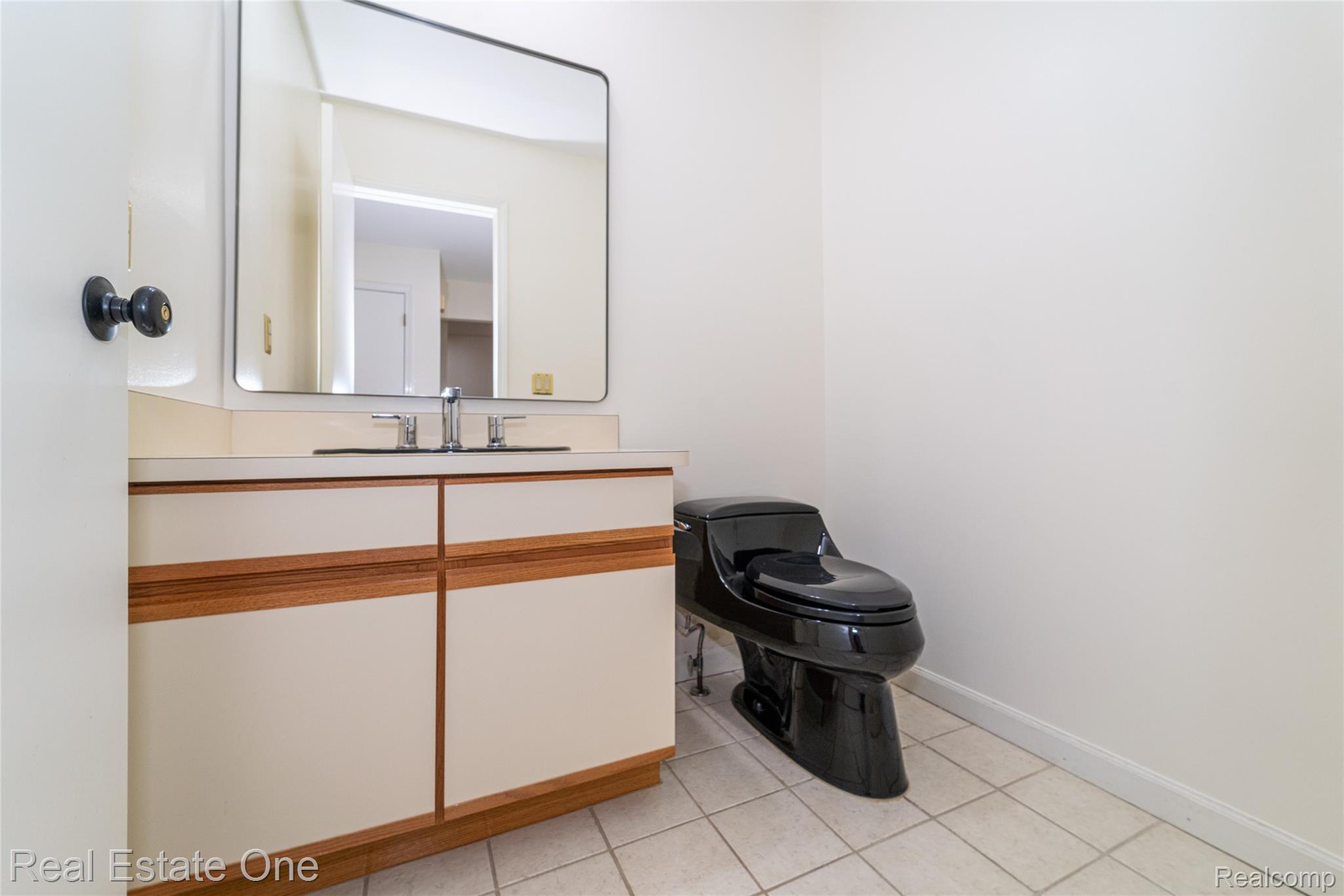 6250 Potomac Circle Unit: 27