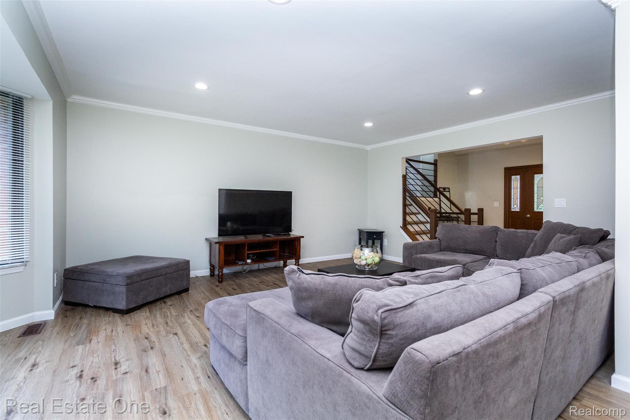 320 Antoinette Drive