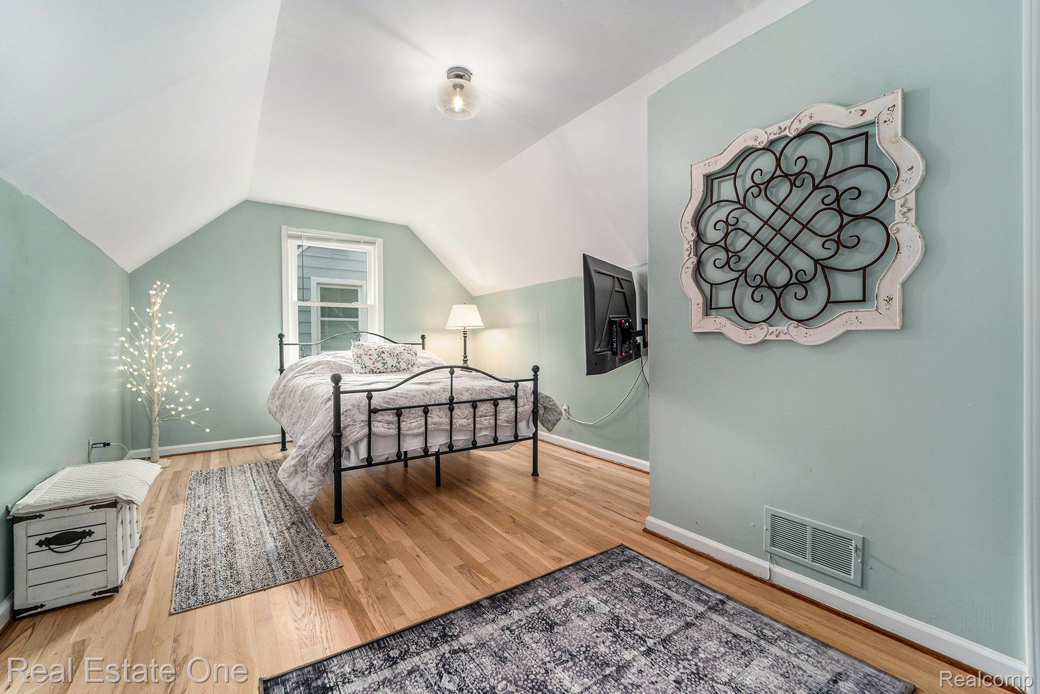 3821 Edgar Avenue
