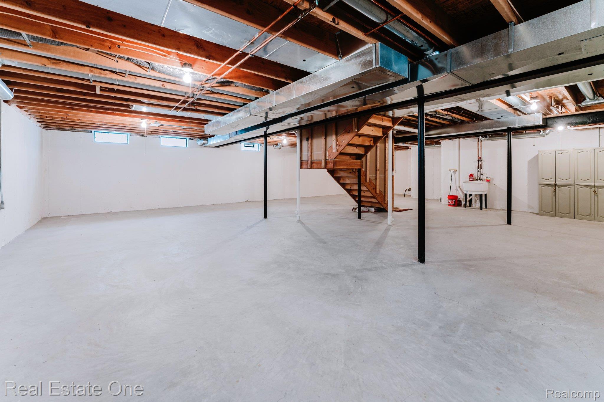 4033 Hillsdale Drive