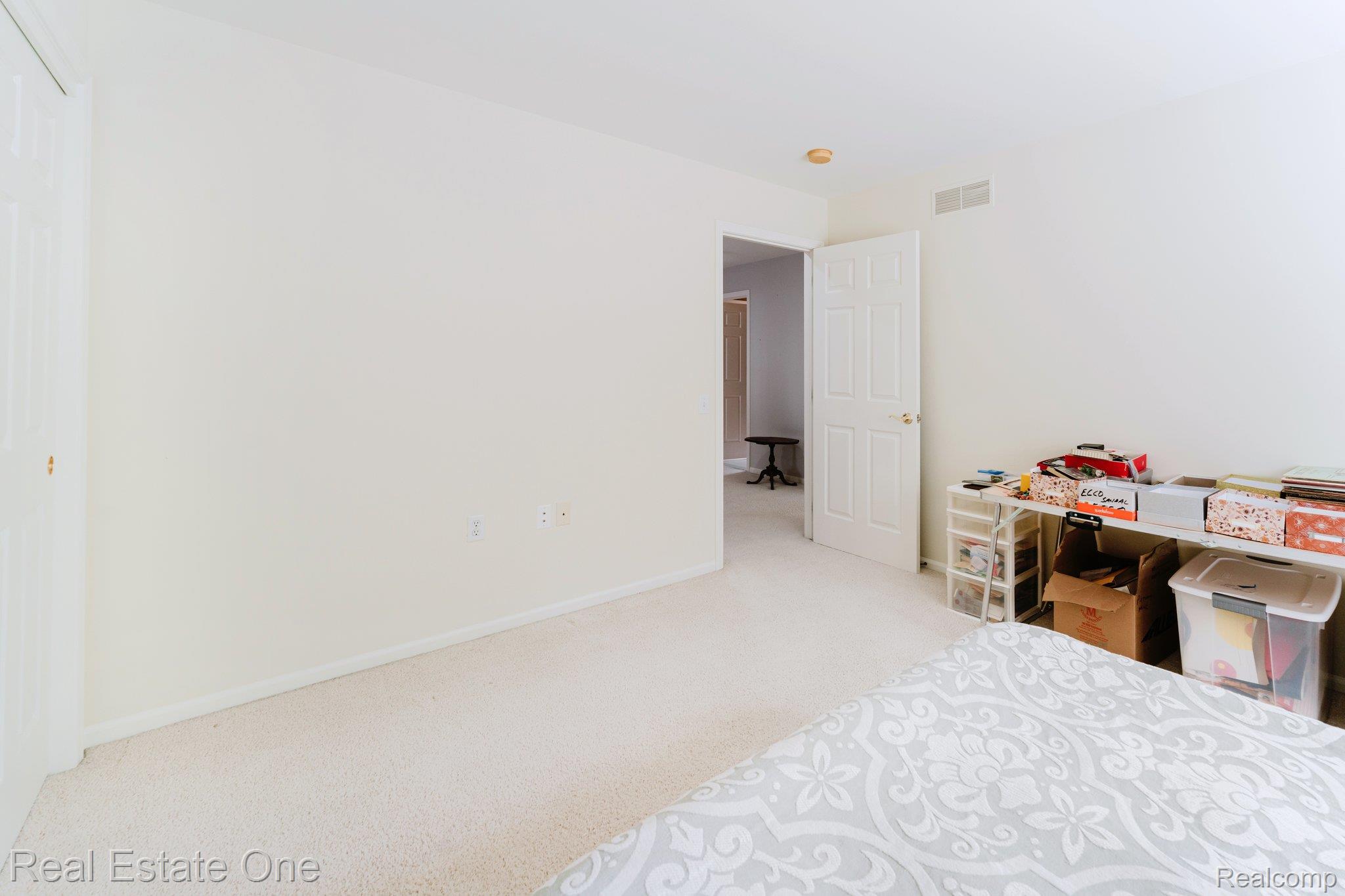 4033 Hillsdale Drive