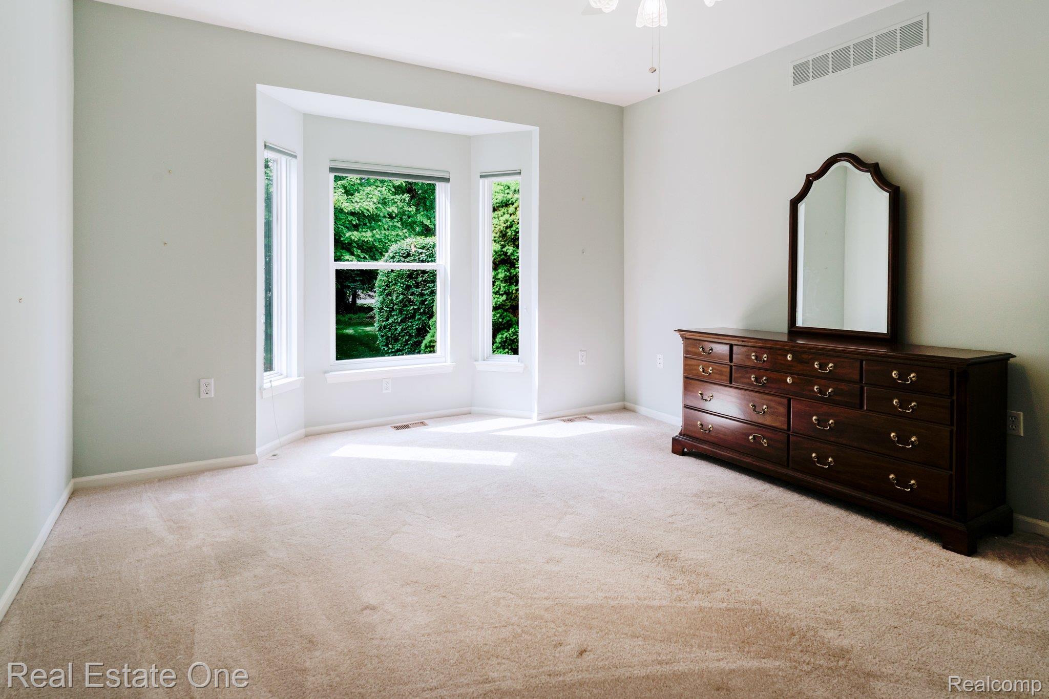 4033 Hillsdale Drive