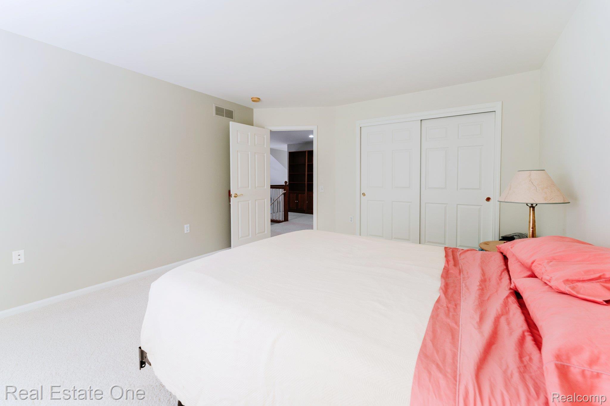 4033 Hillsdale Drive