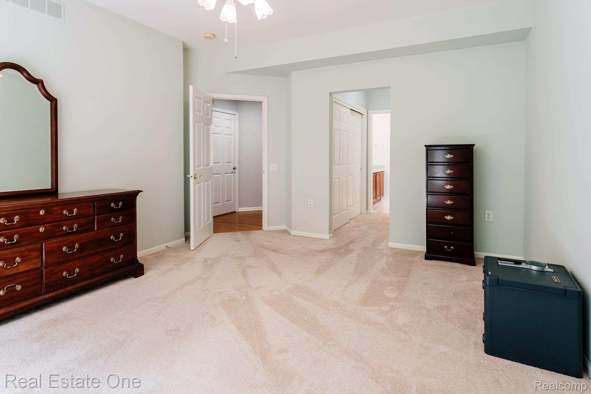 4033 Hillsdale Drive