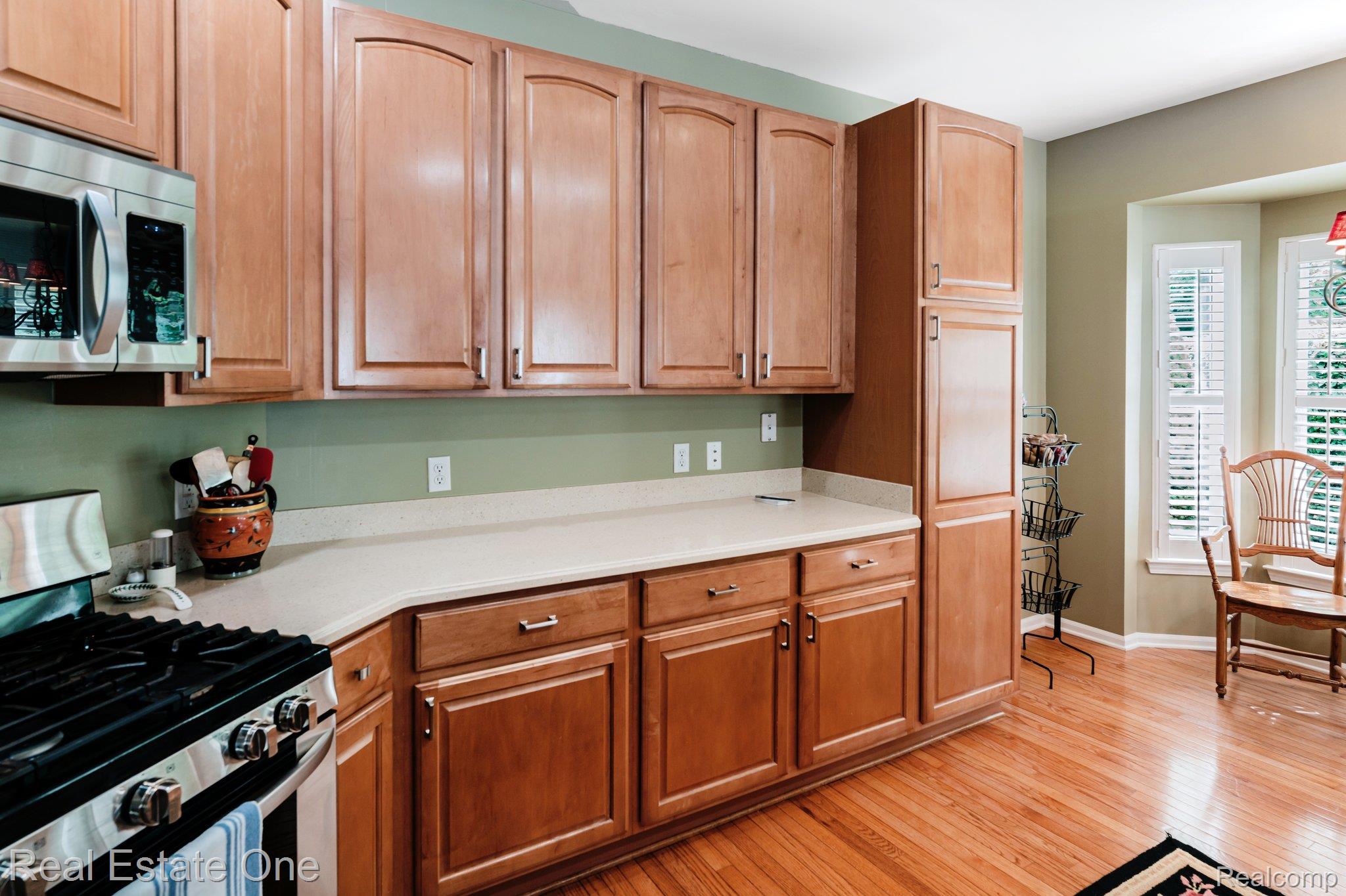 4033 Hillsdale Drive