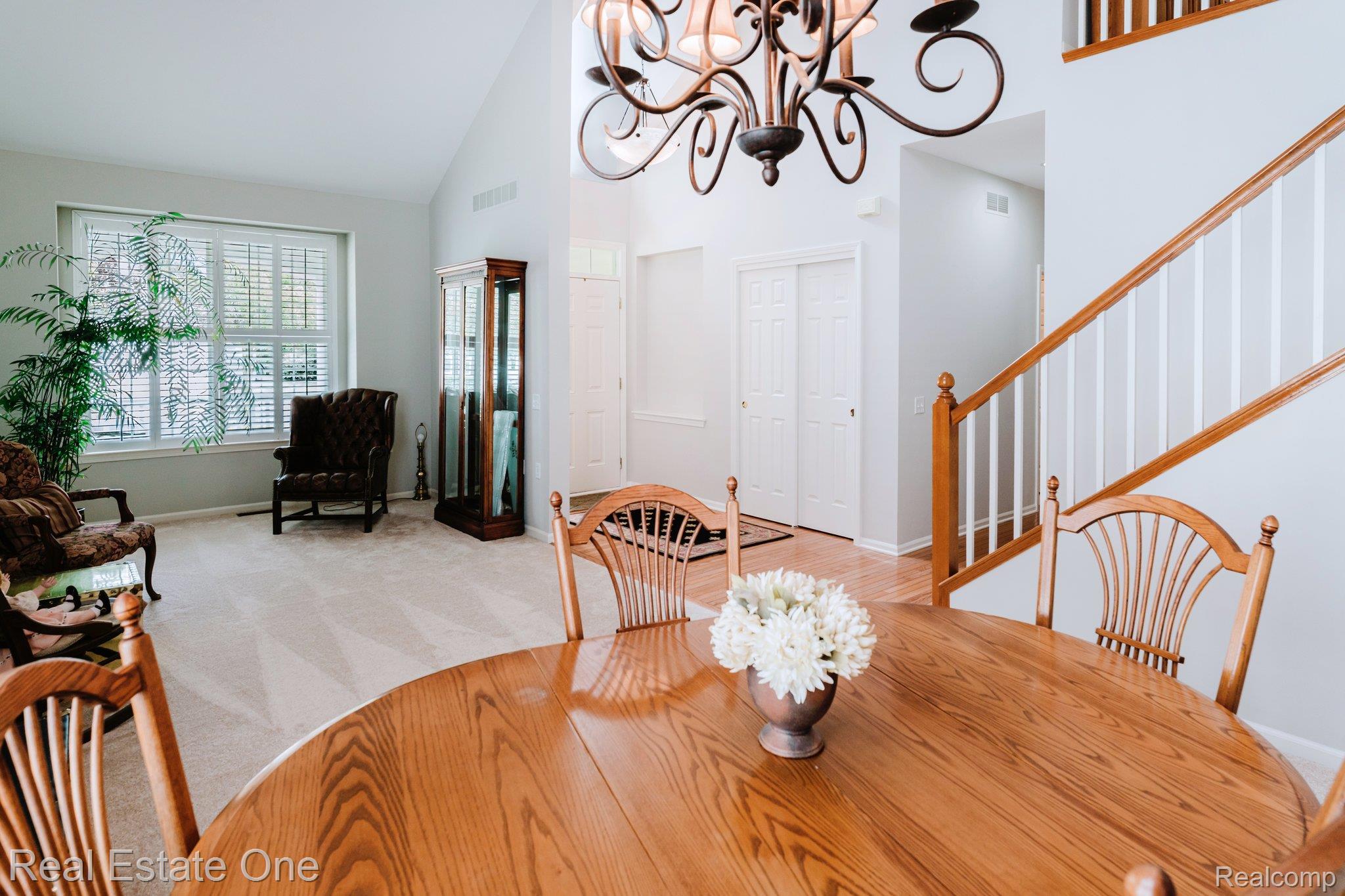 4033 Hillsdale Drive