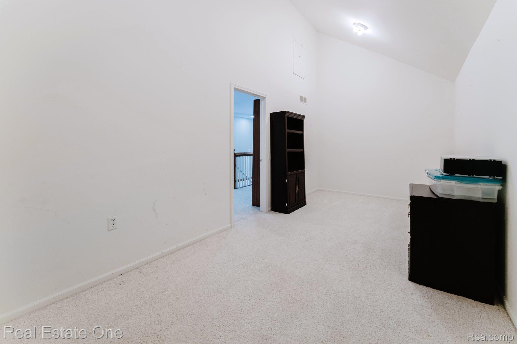 4033 Hillsdale Drive