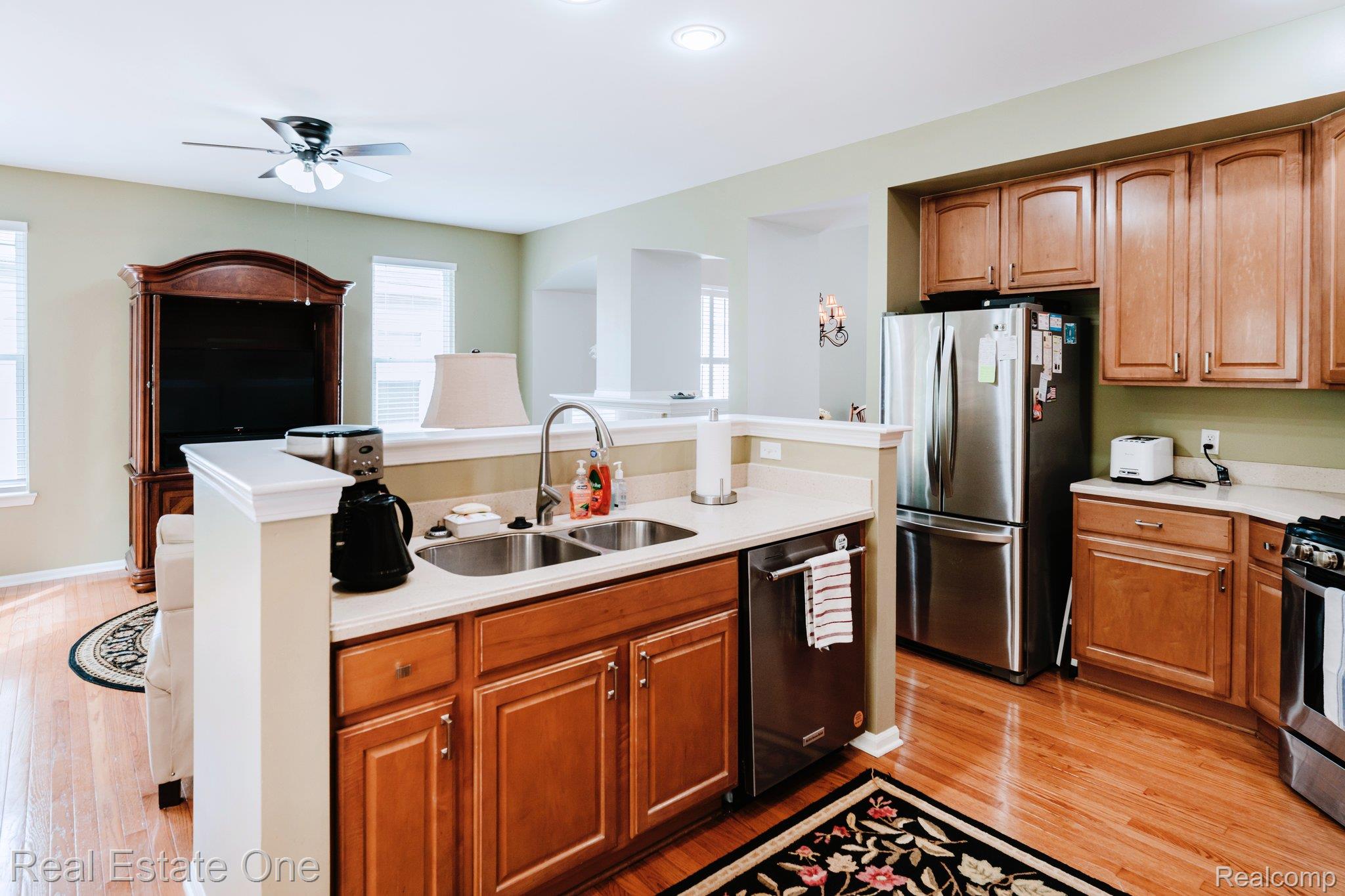 4033 Hillsdale Drive