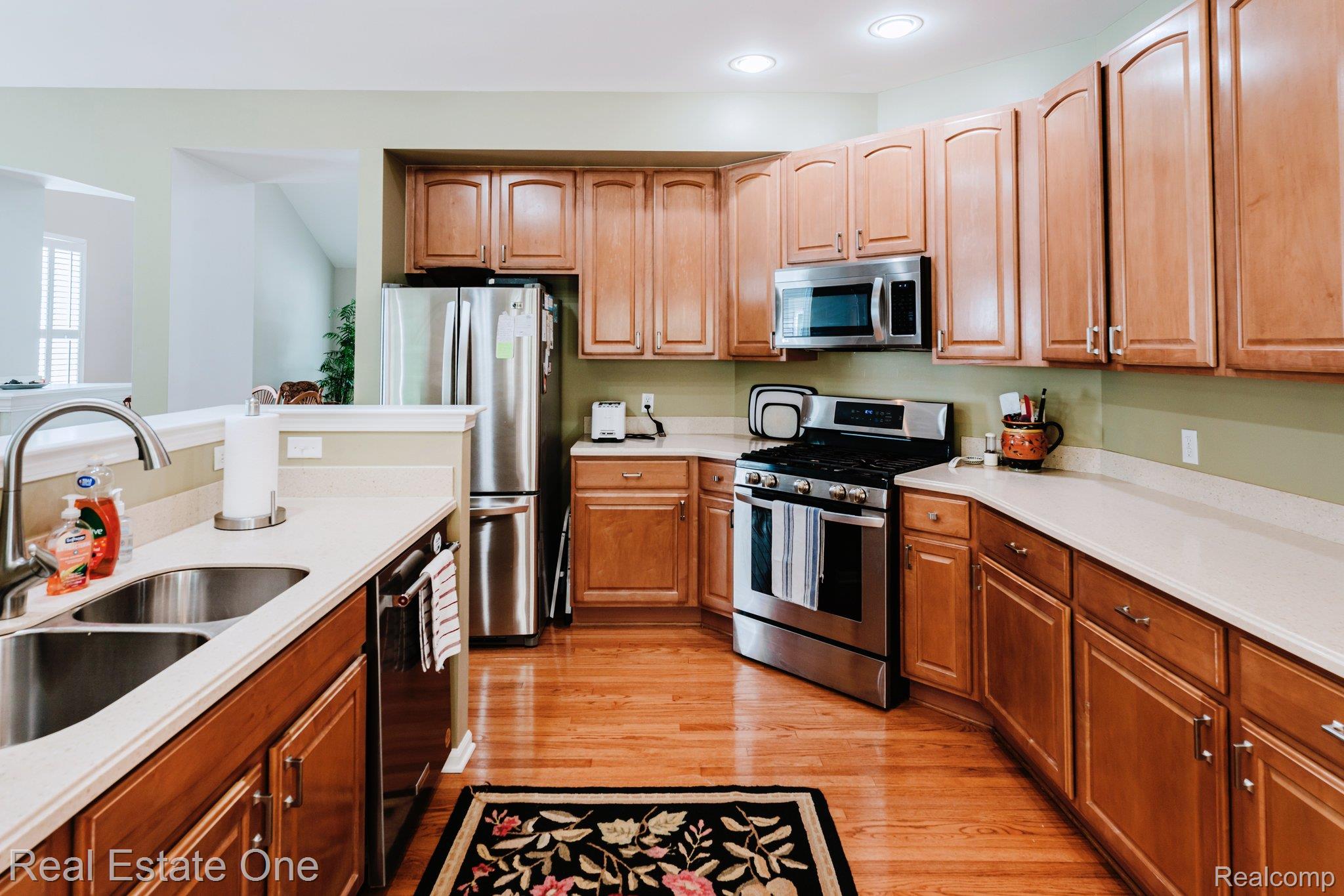 4033 Hillsdale Drive