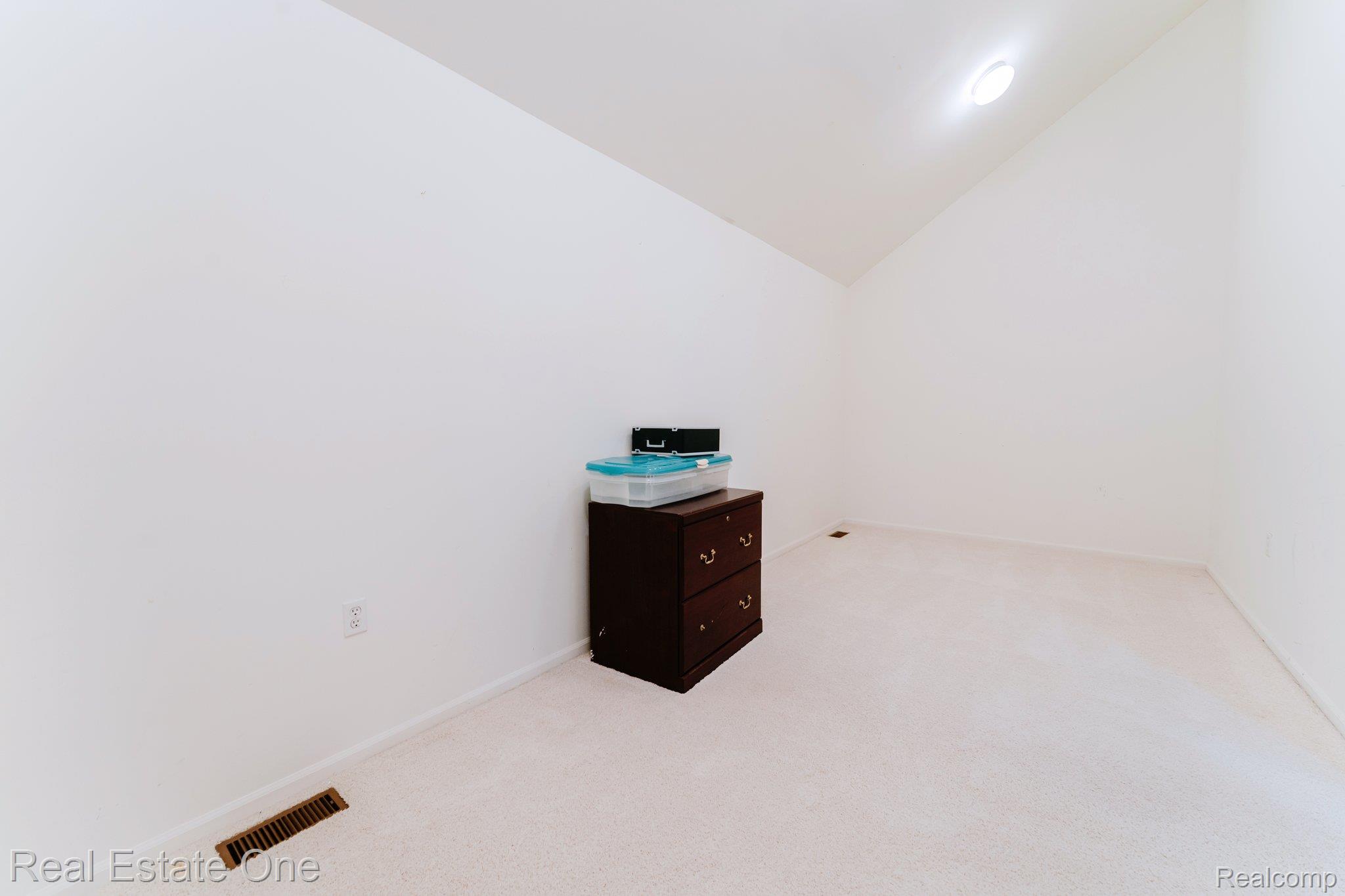 4033 Hillsdale Drive