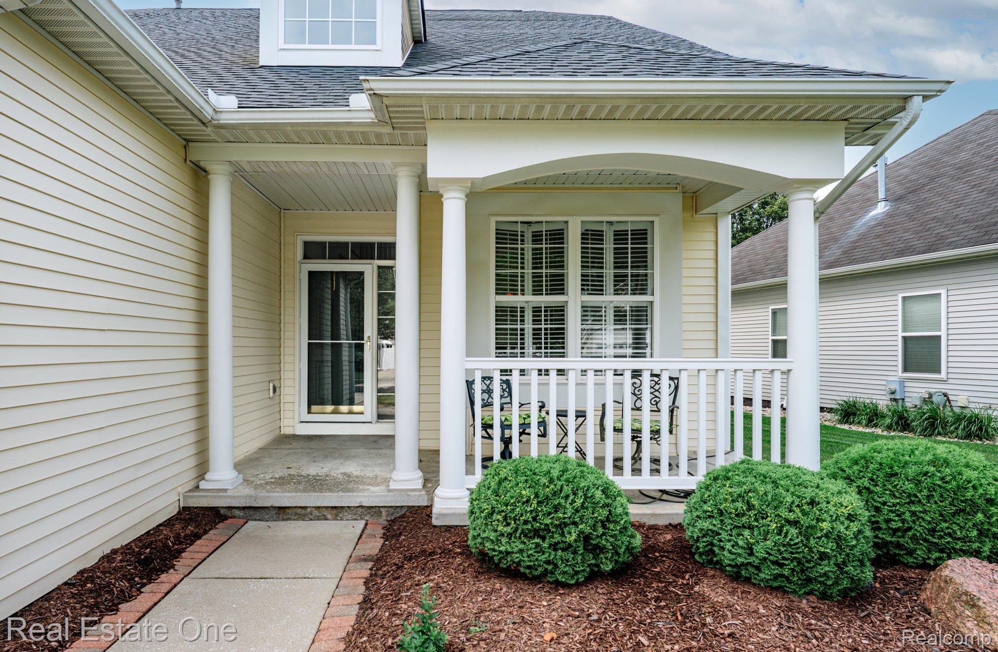 4033 Hillsdale Drive
