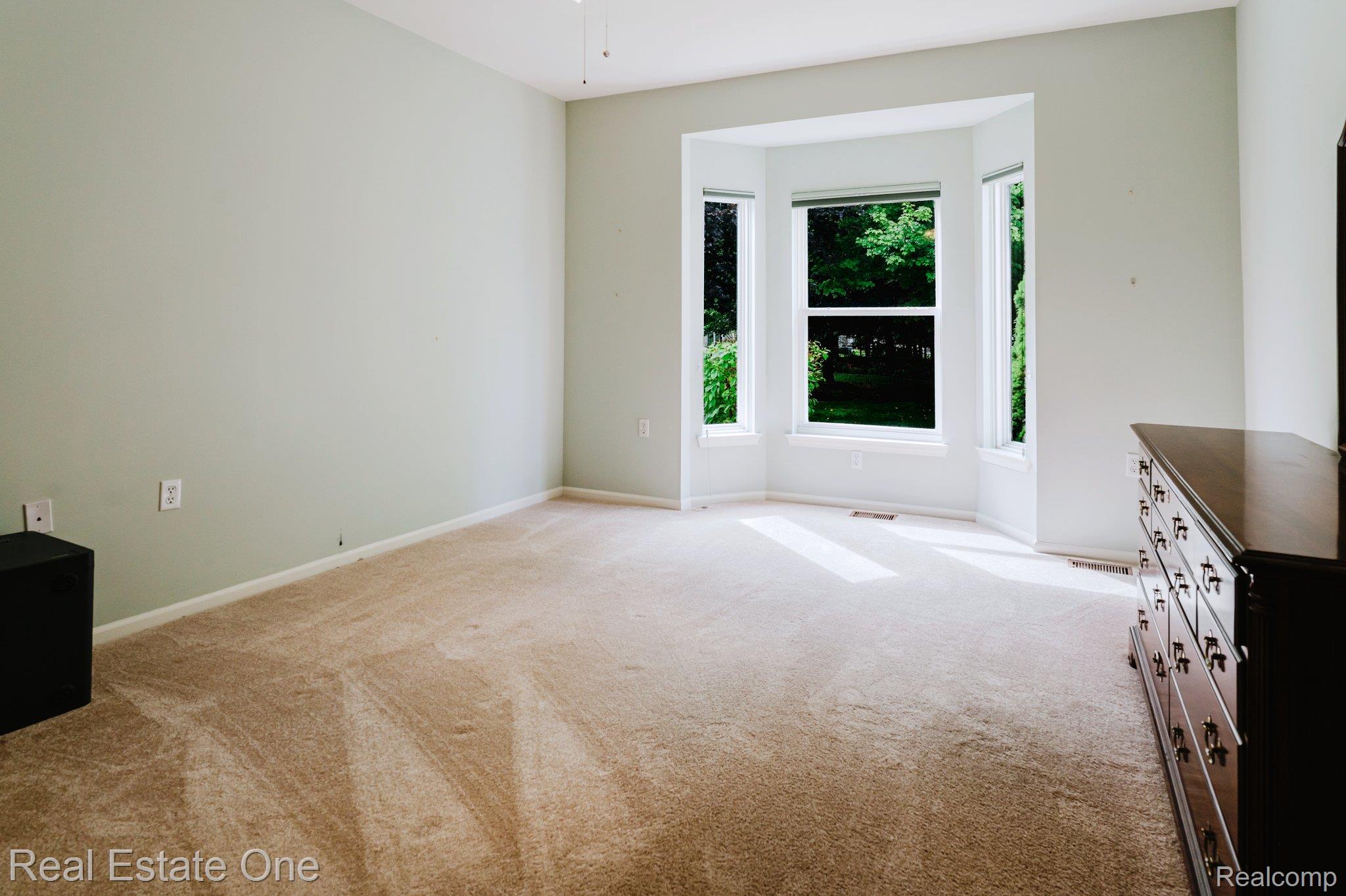 4033 Hillsdale Drive