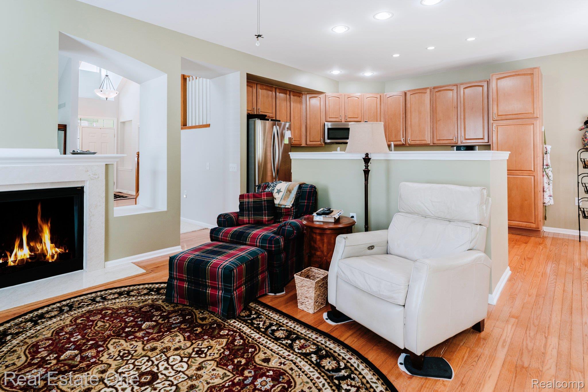 4033 Hillsdale Drive