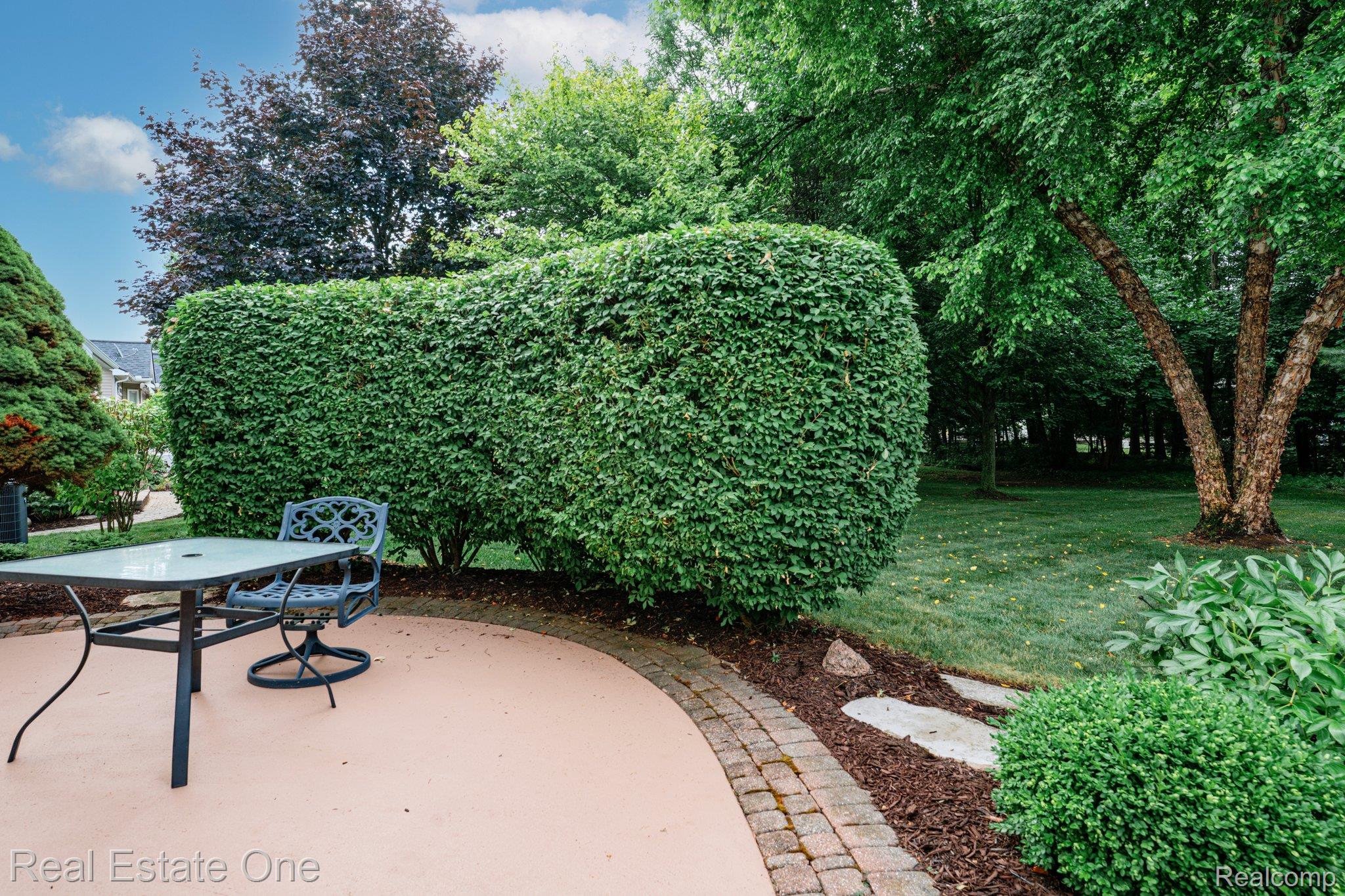 4033 Hillsdale Drive