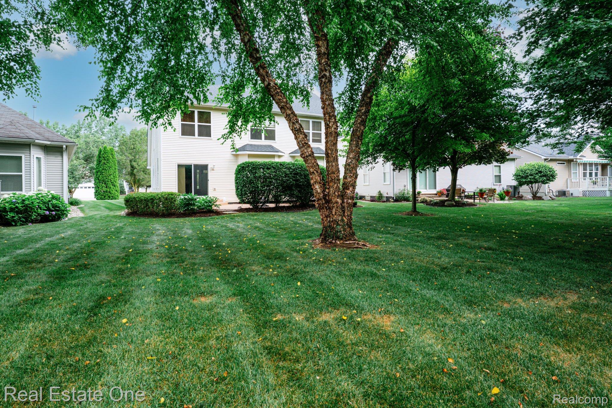 4033 Hillsdale Drive