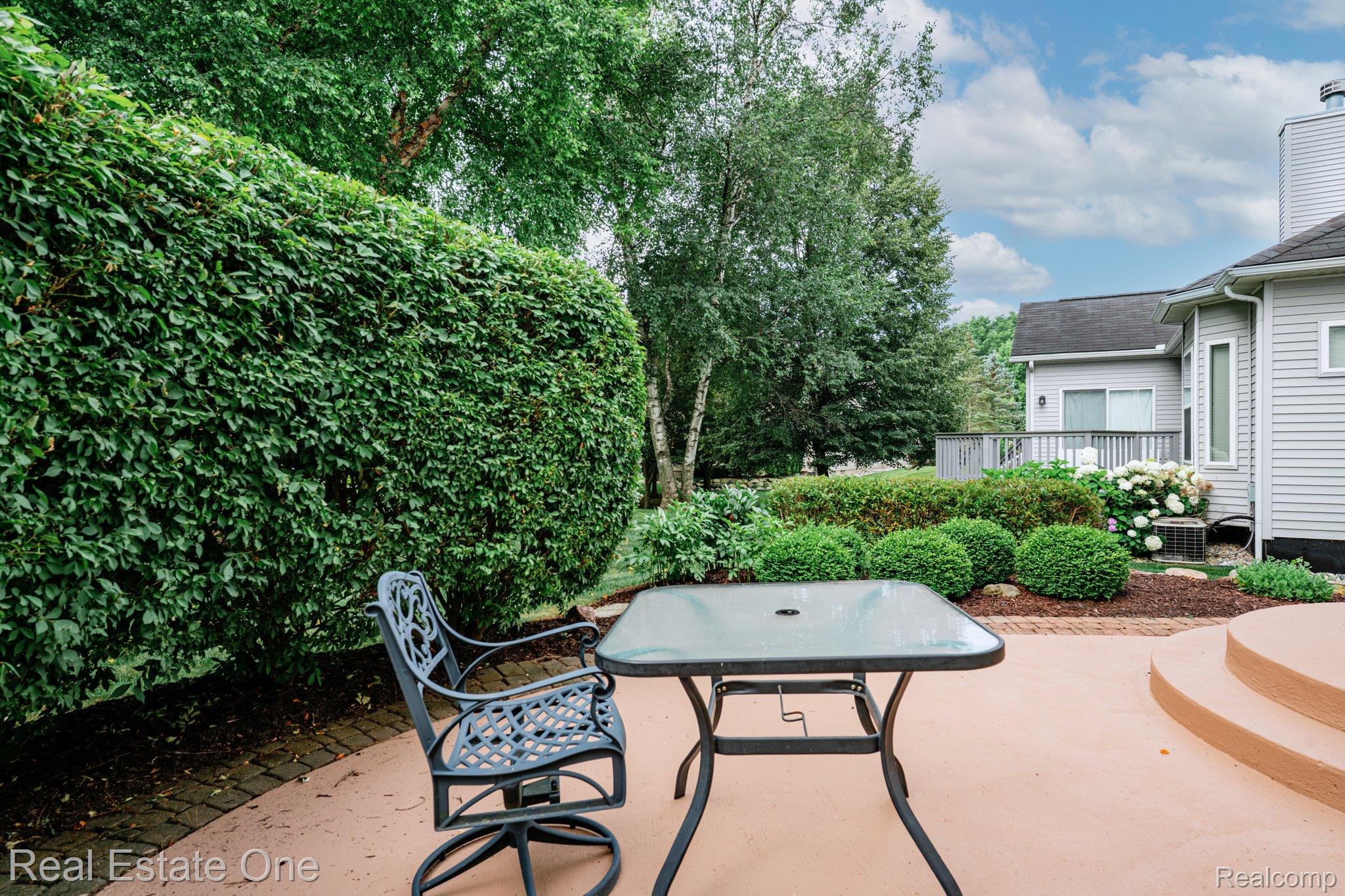 4033 Hillsdale Drive