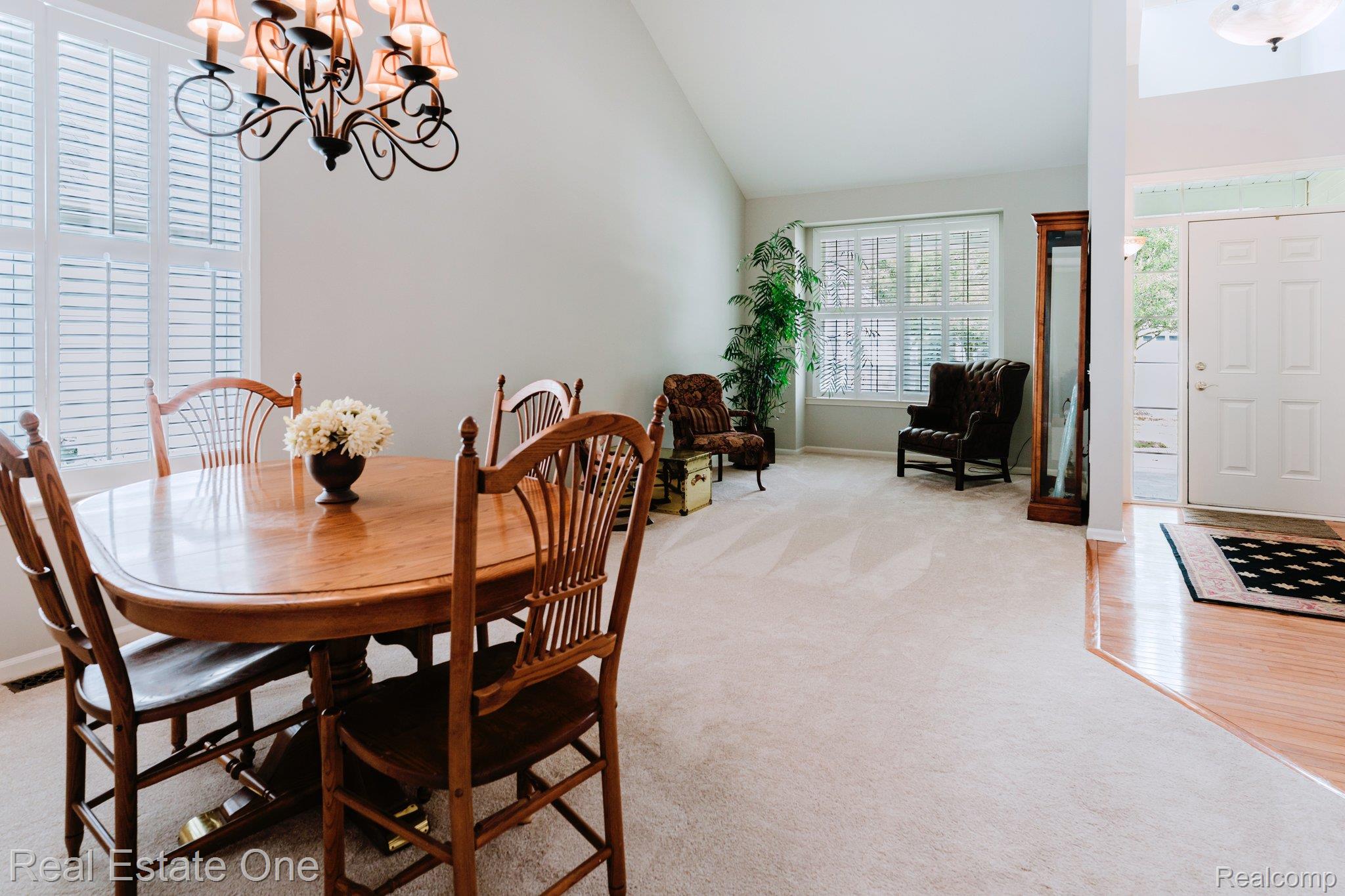 4033 Hillsdale Drive