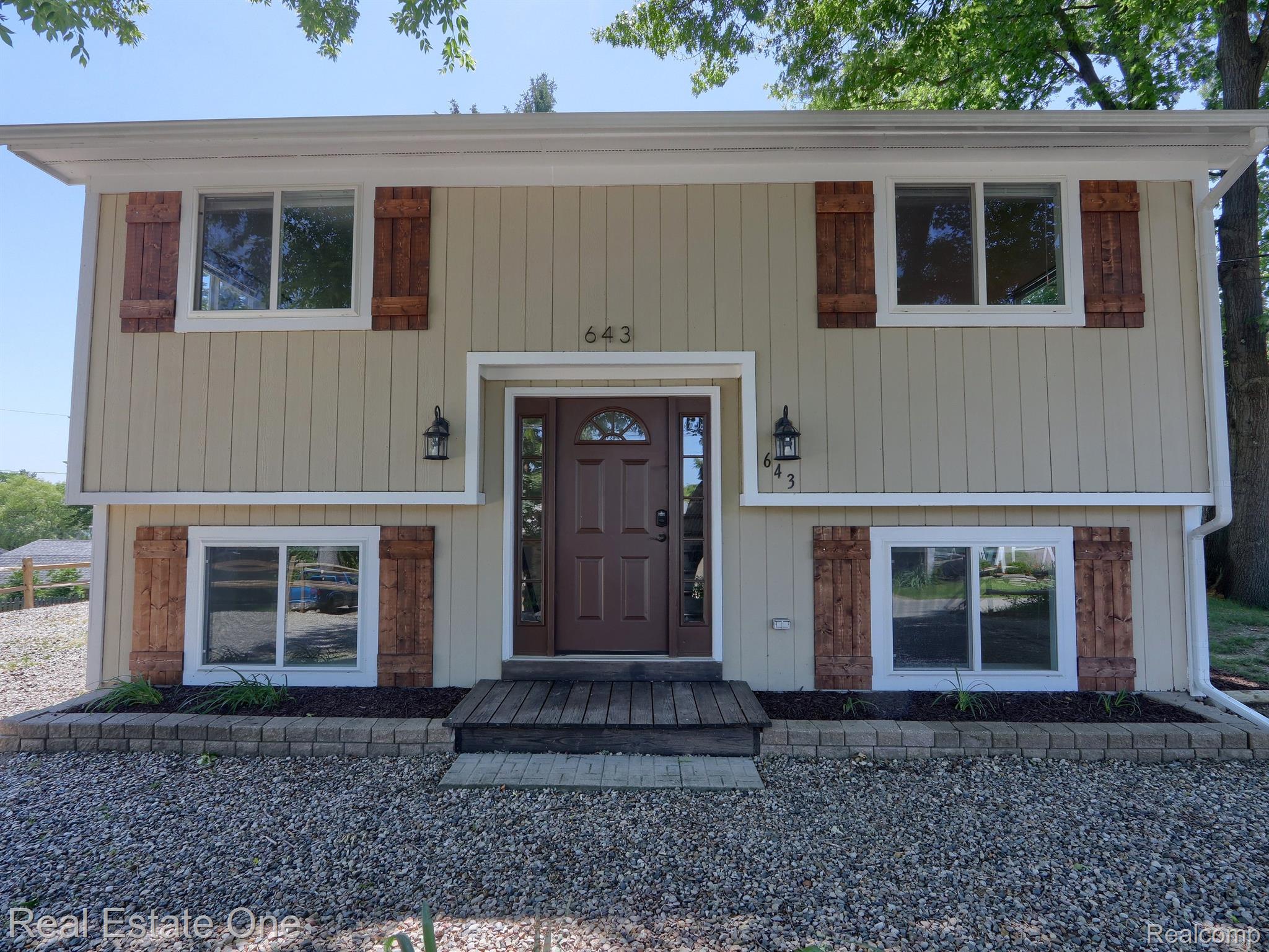 643 DETROIT Avenue