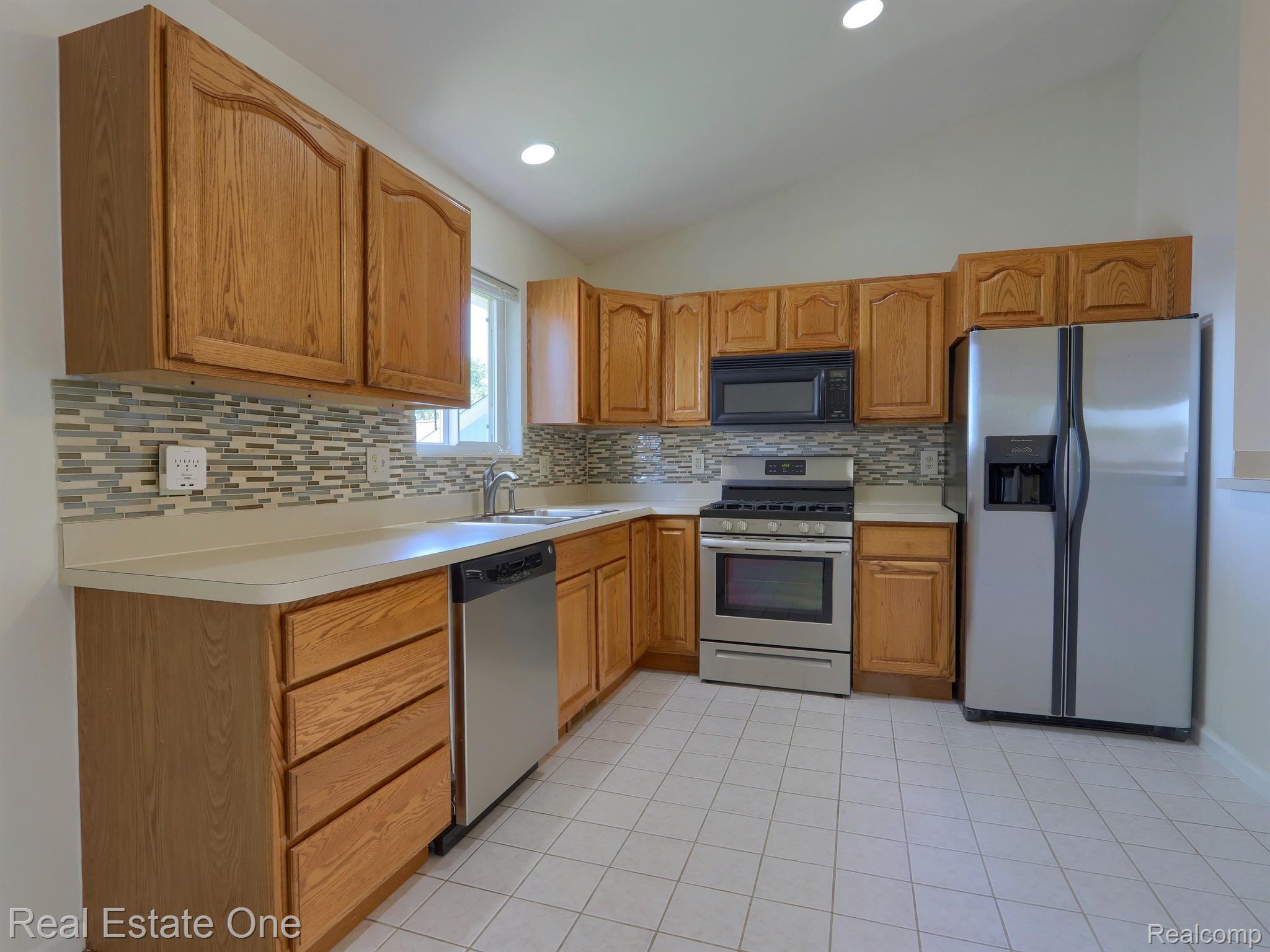 643 DETROIT Avenue