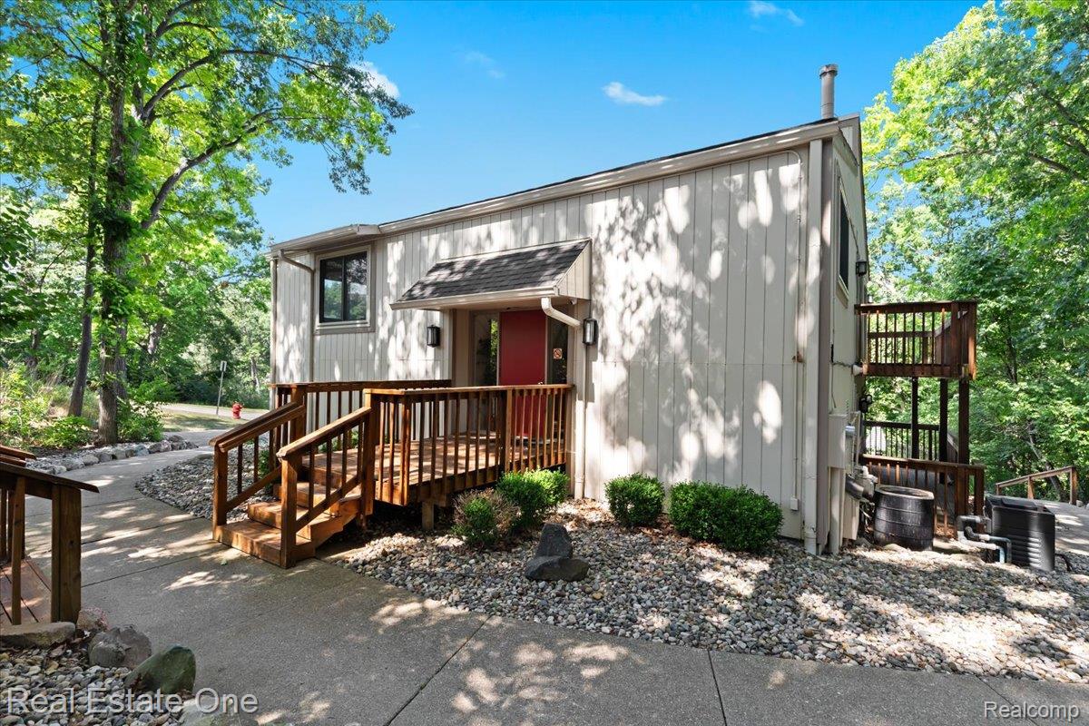 1527 Charter Oak Drive
