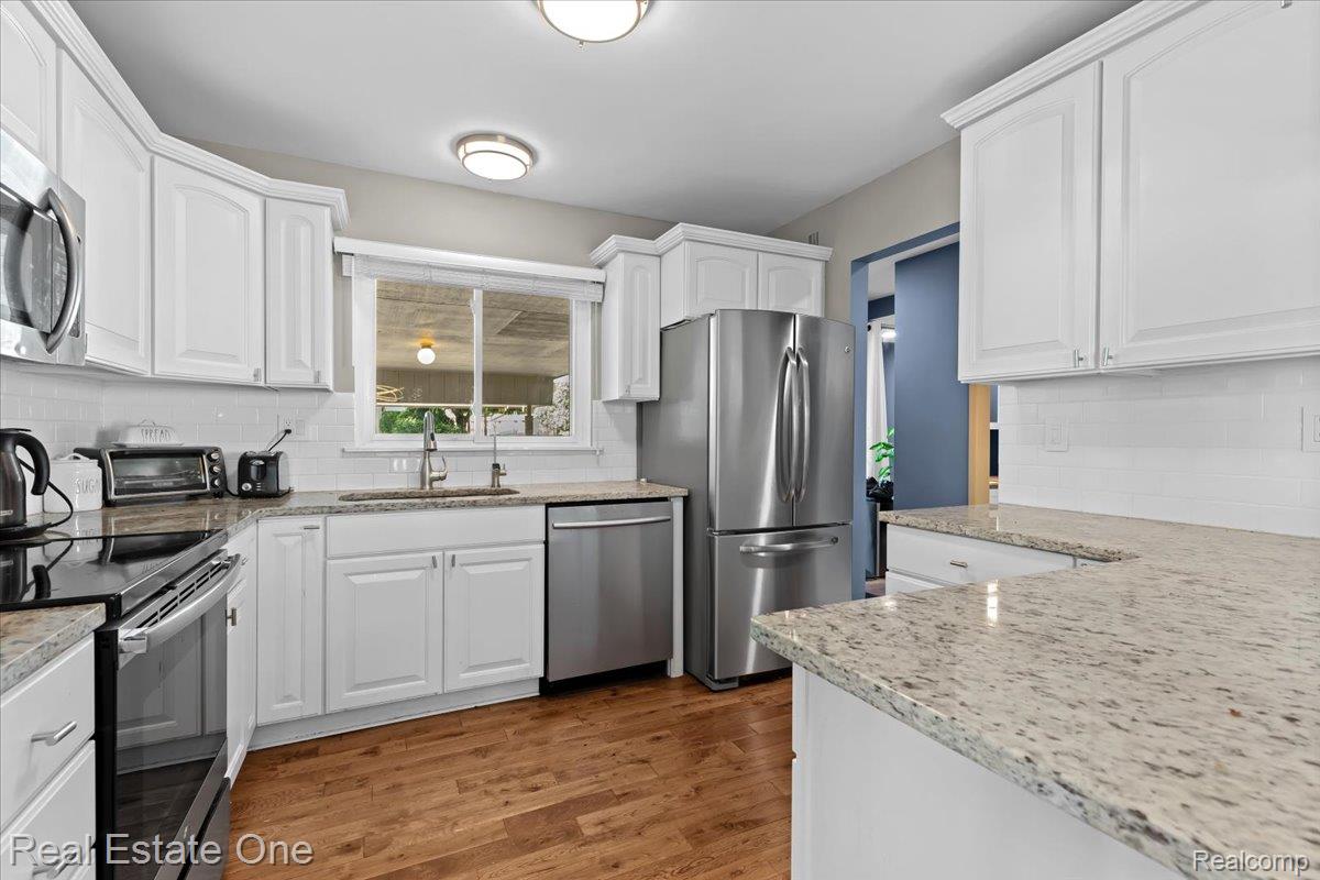 1527 Charter Oak Drive